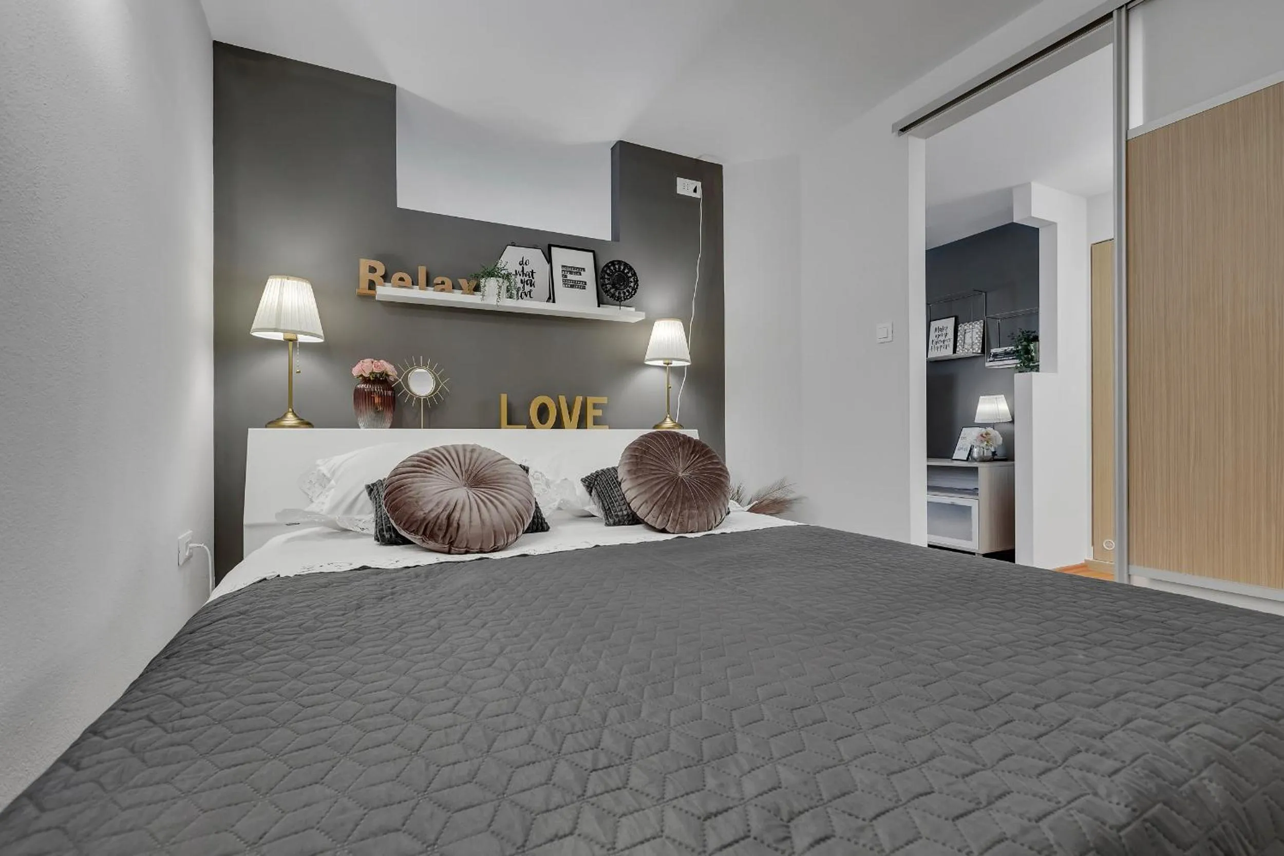 Bedroom, Bed in Apartment Mucrum