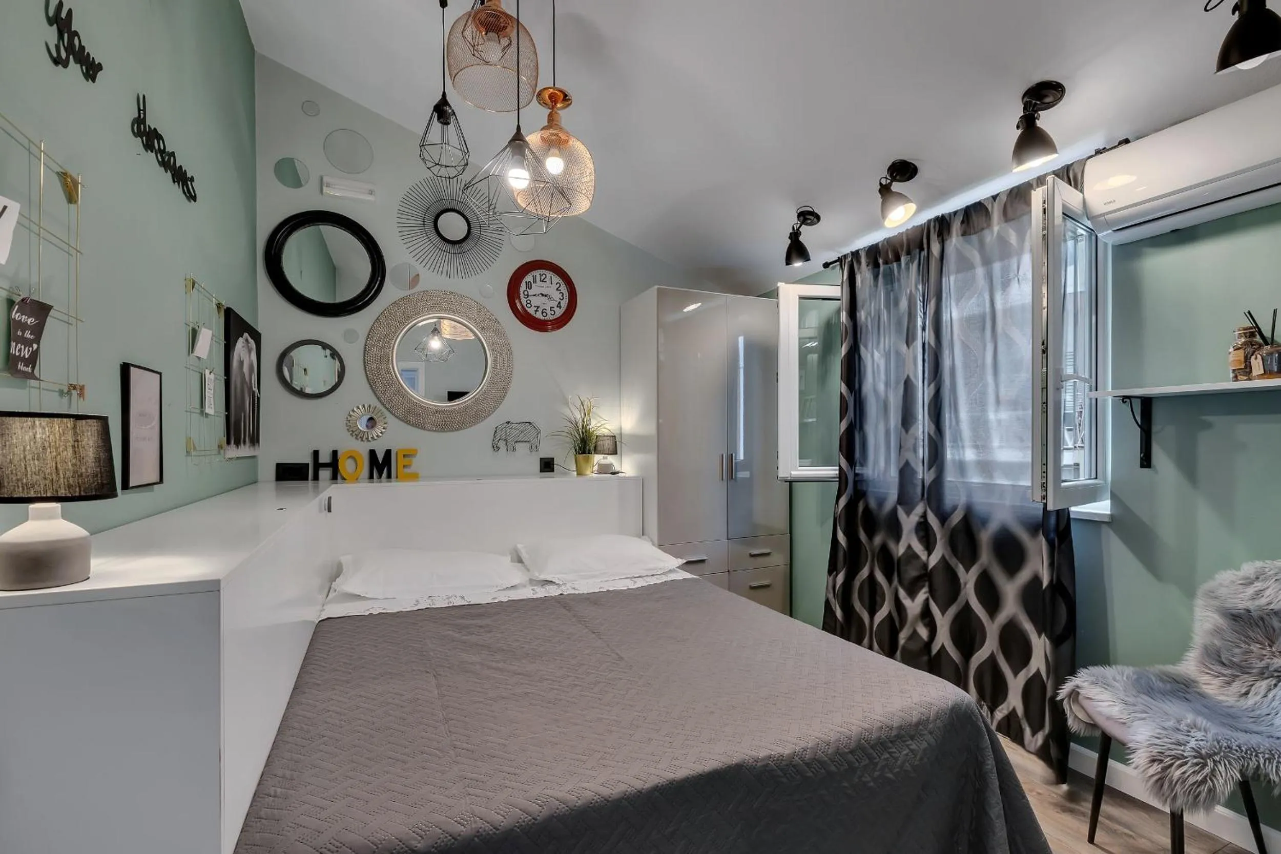 Bedroom, Bed in Apartment Mucrum