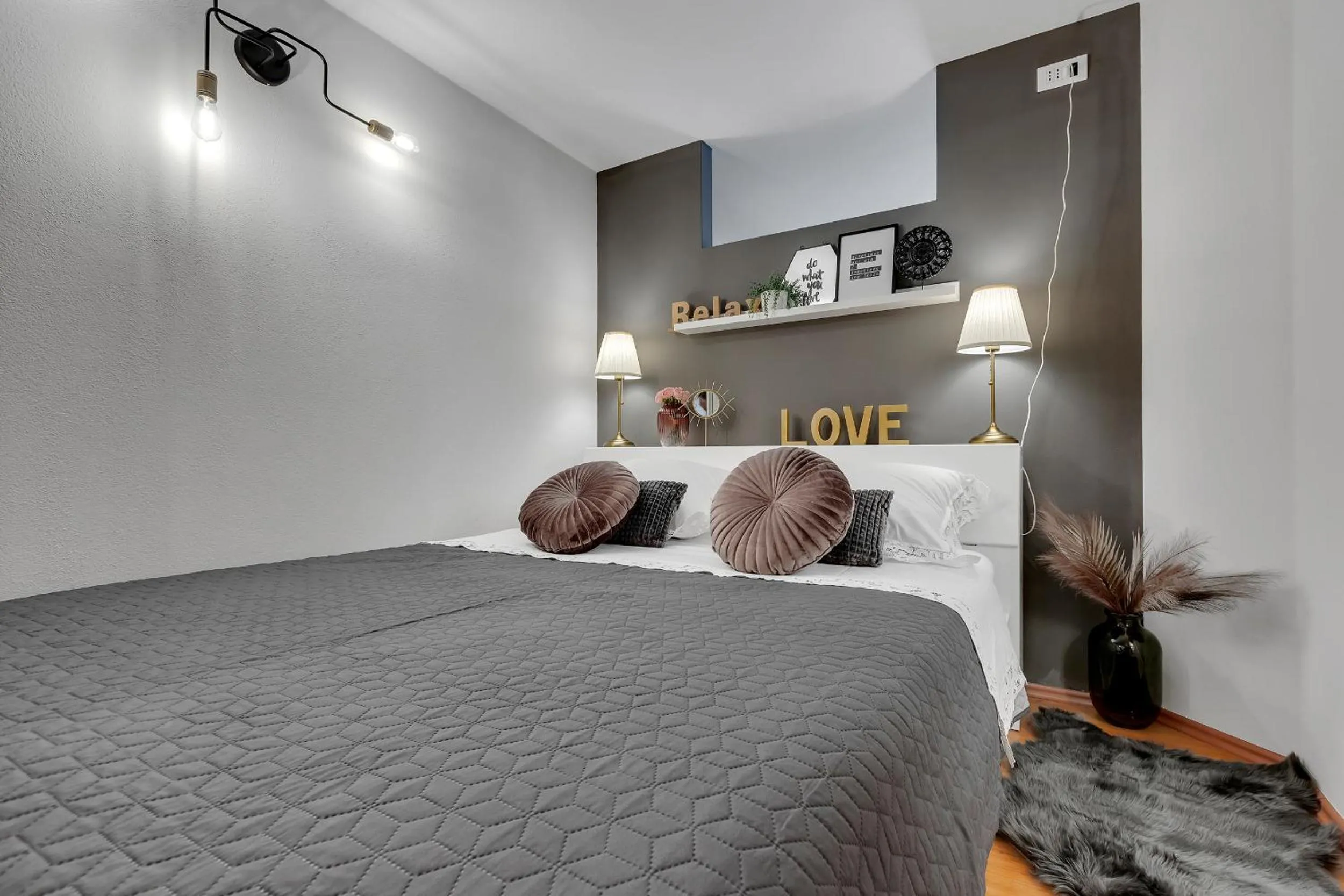 Bedroom, Bed in Apartment Mucrum