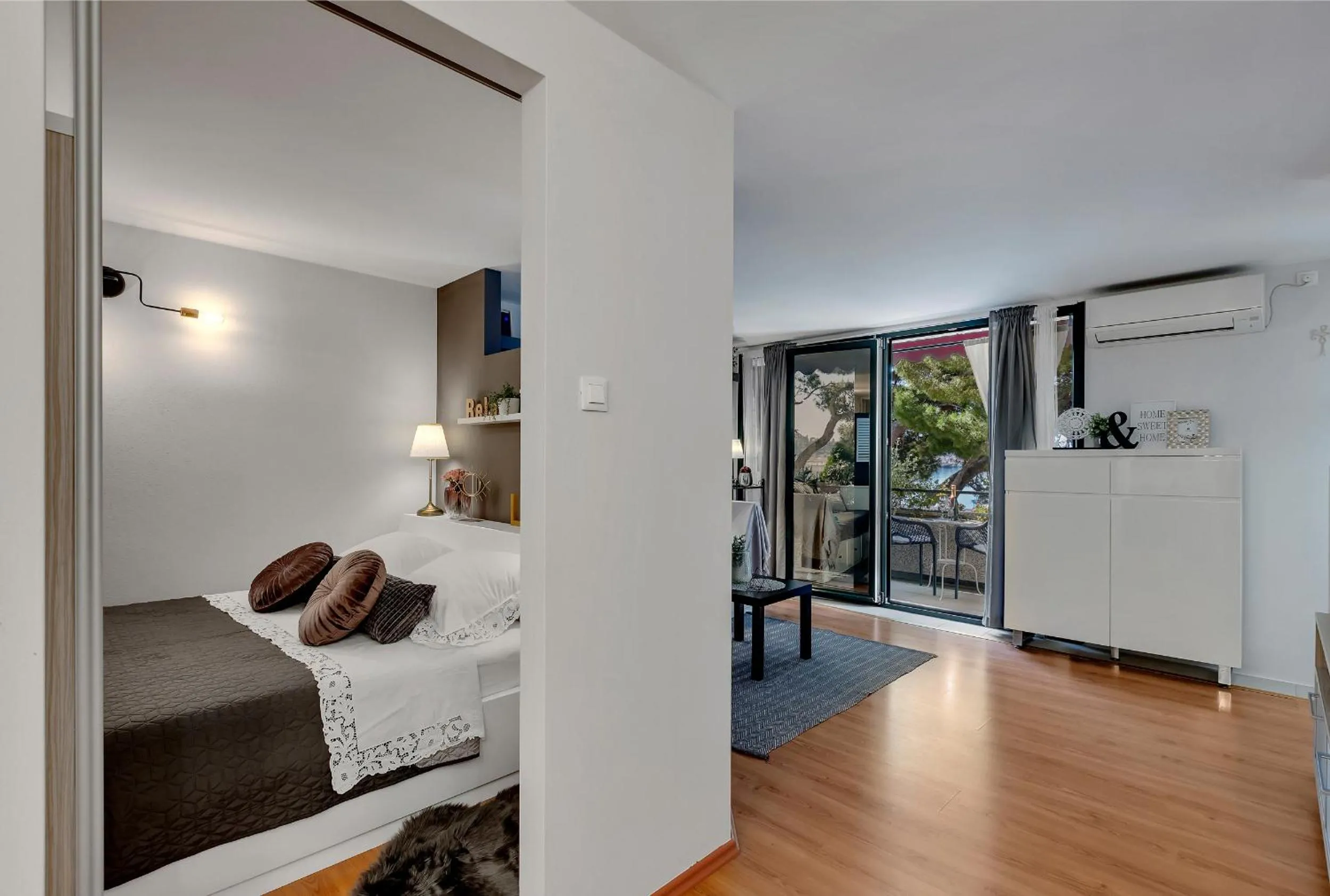 Living room, Bed in Apartment Mucrum