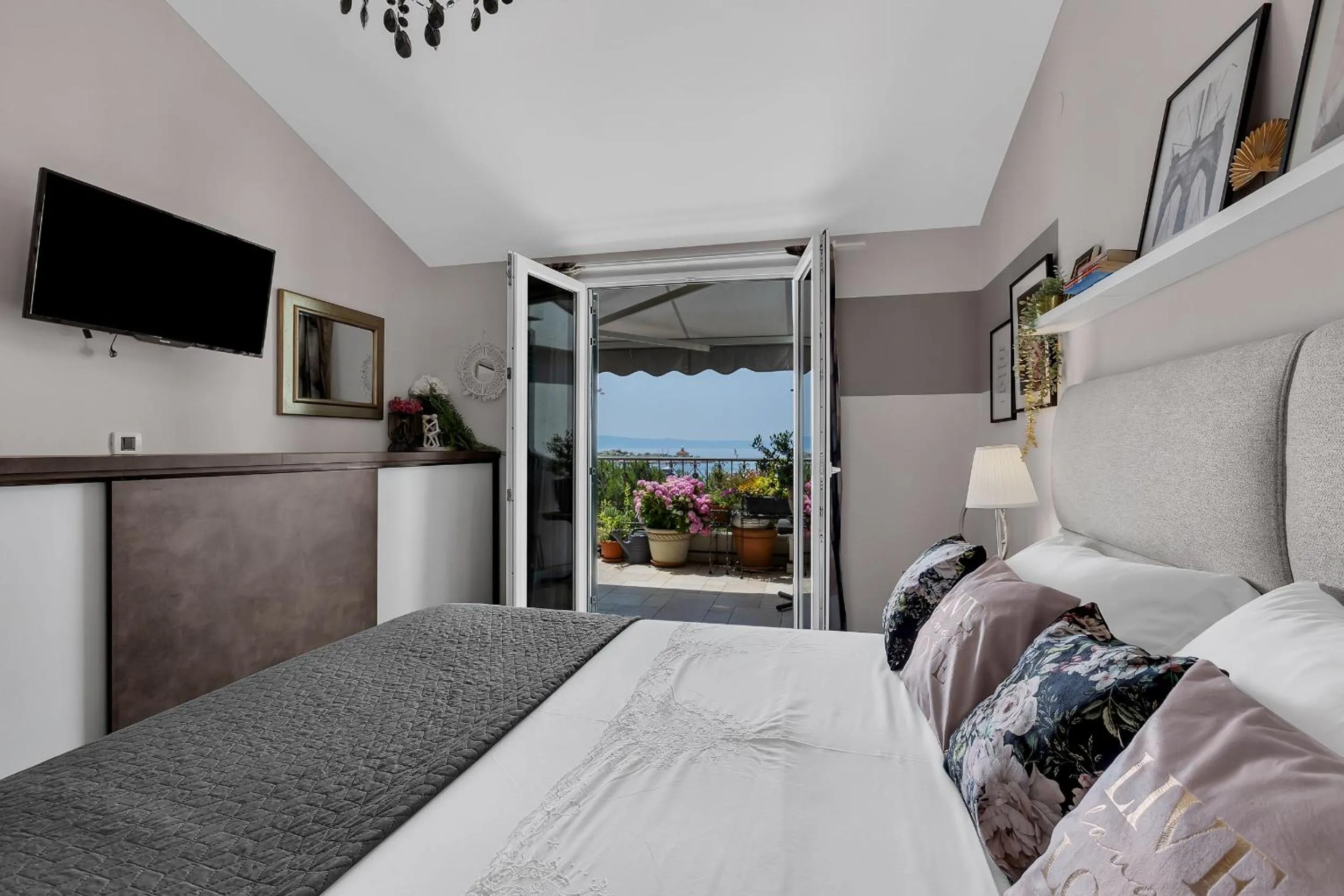Bed in Apartment Mucrum