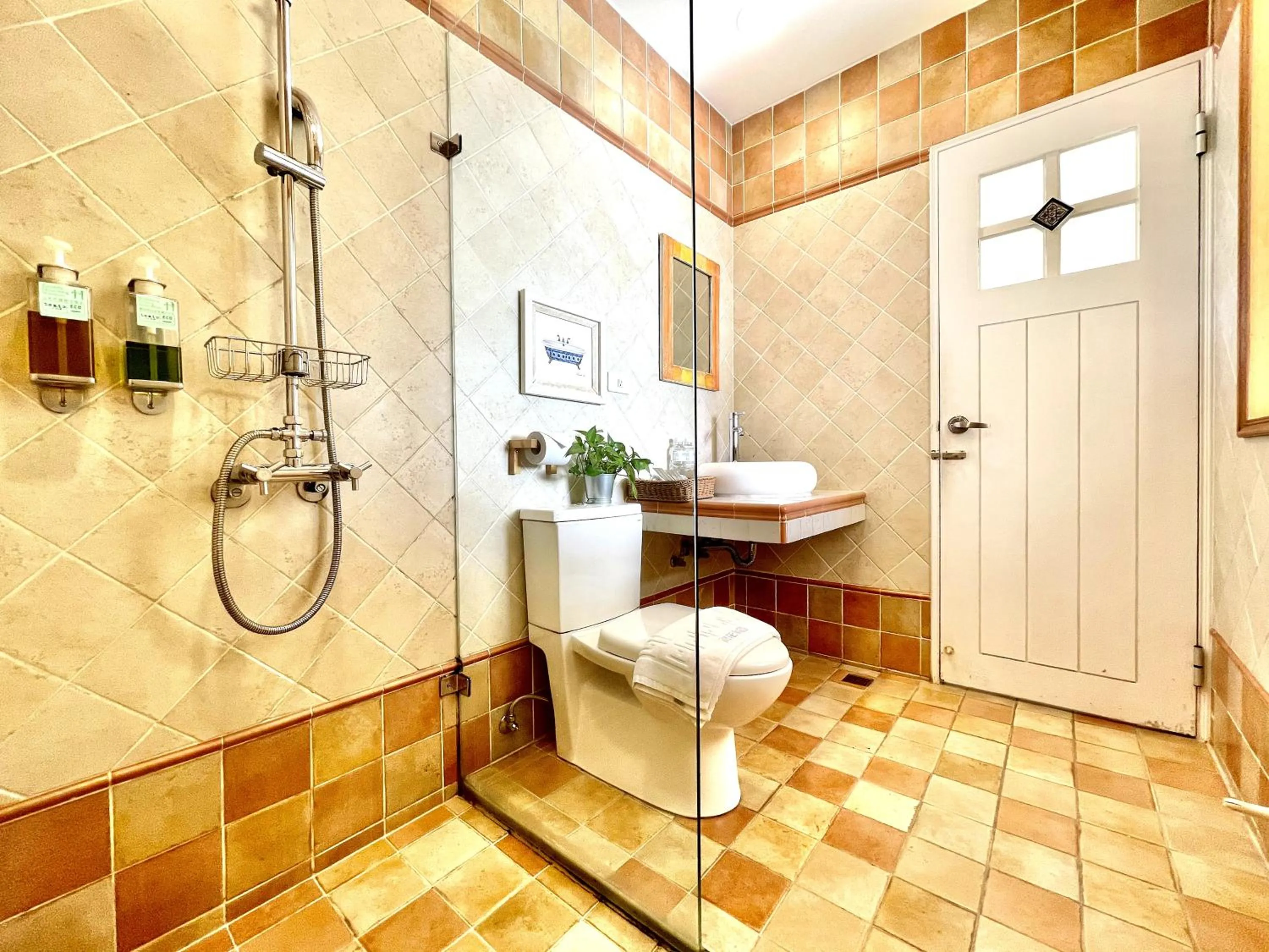 Shower in SpoonDrift Hostal Kenting