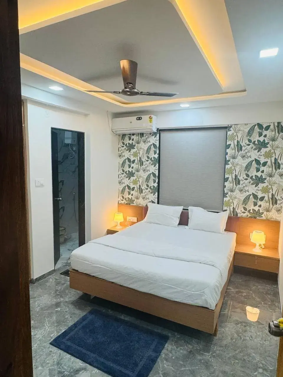 Deluxe Room in Hotel Mighter Crest Deluxe Room in Hotel Mighter Crest