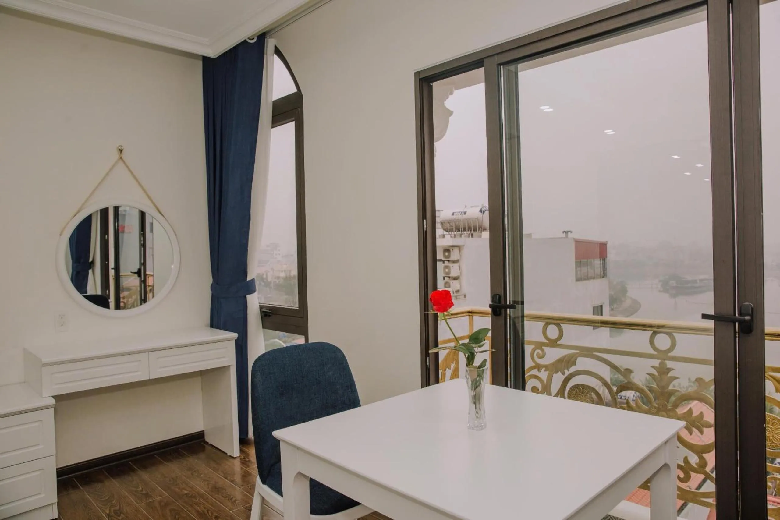 Photo of the whole room in Queenie Hotel