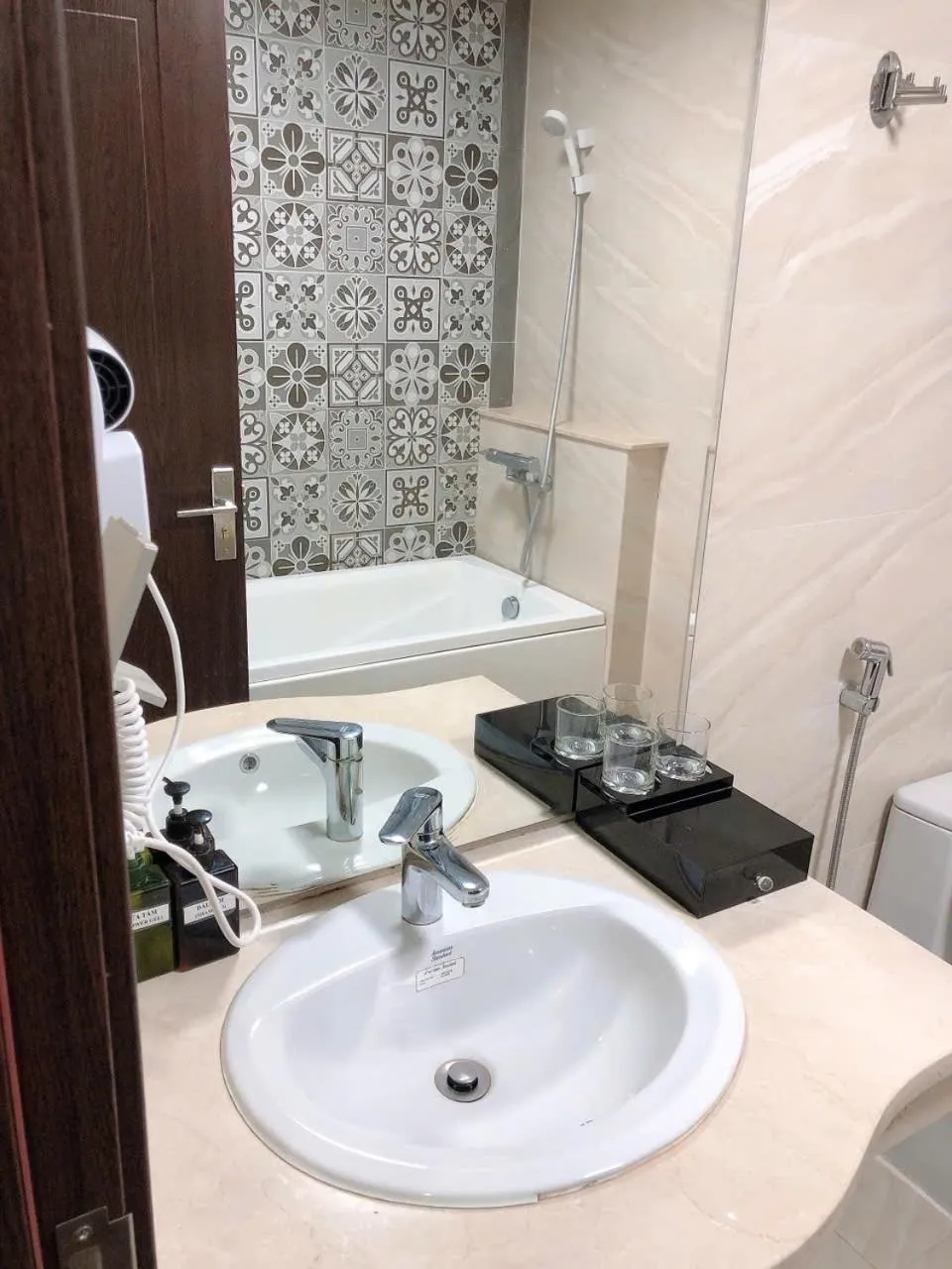 Shower in Queenie Hotel