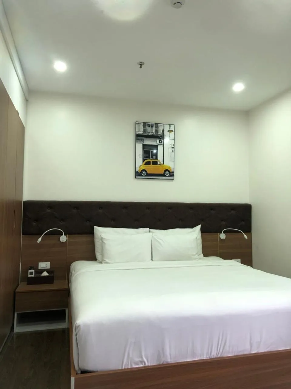 Bedroom, Bed in Queenie Hotel