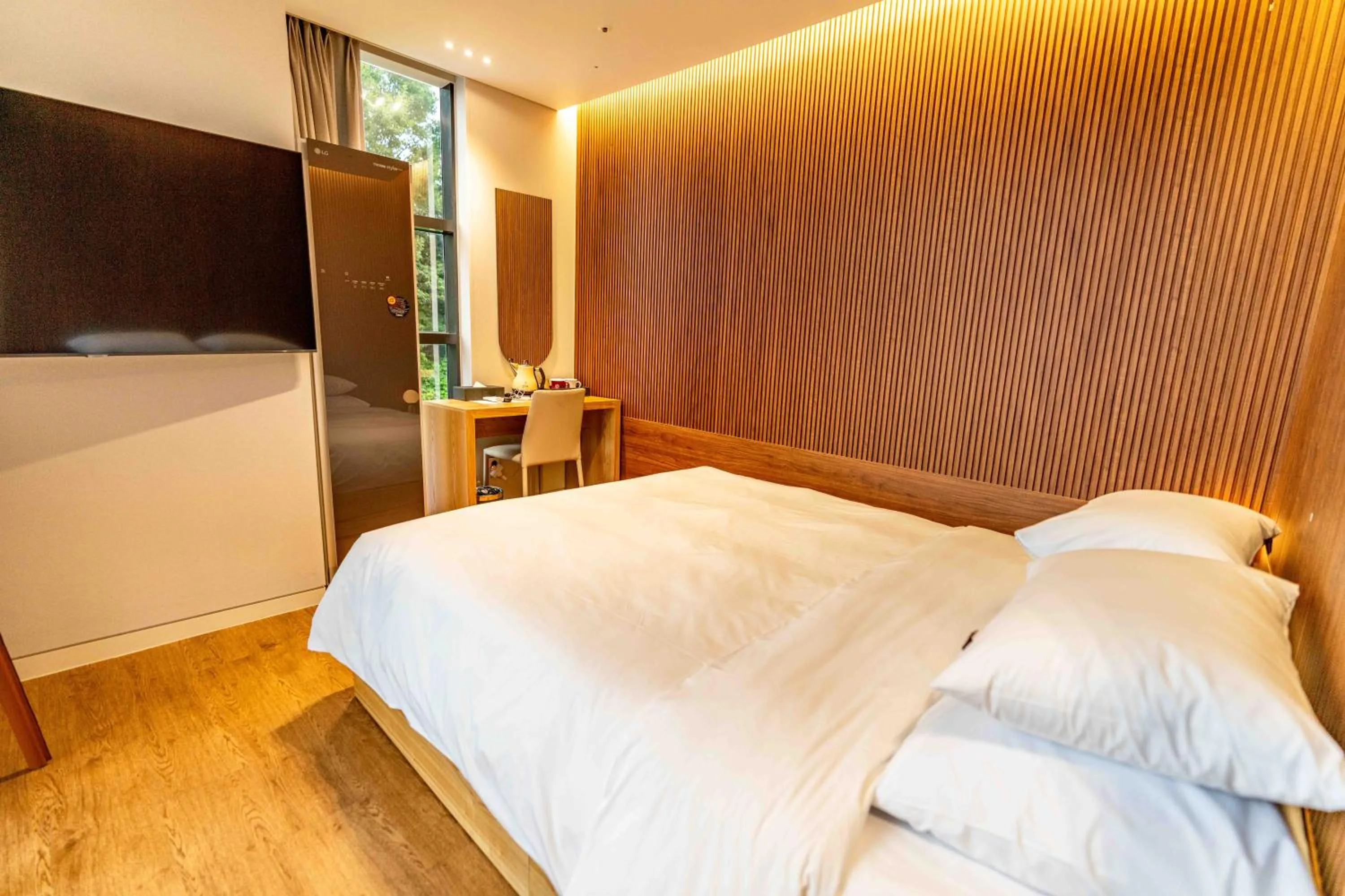 TV and multimedia, Bed in Lagobaum Hotel