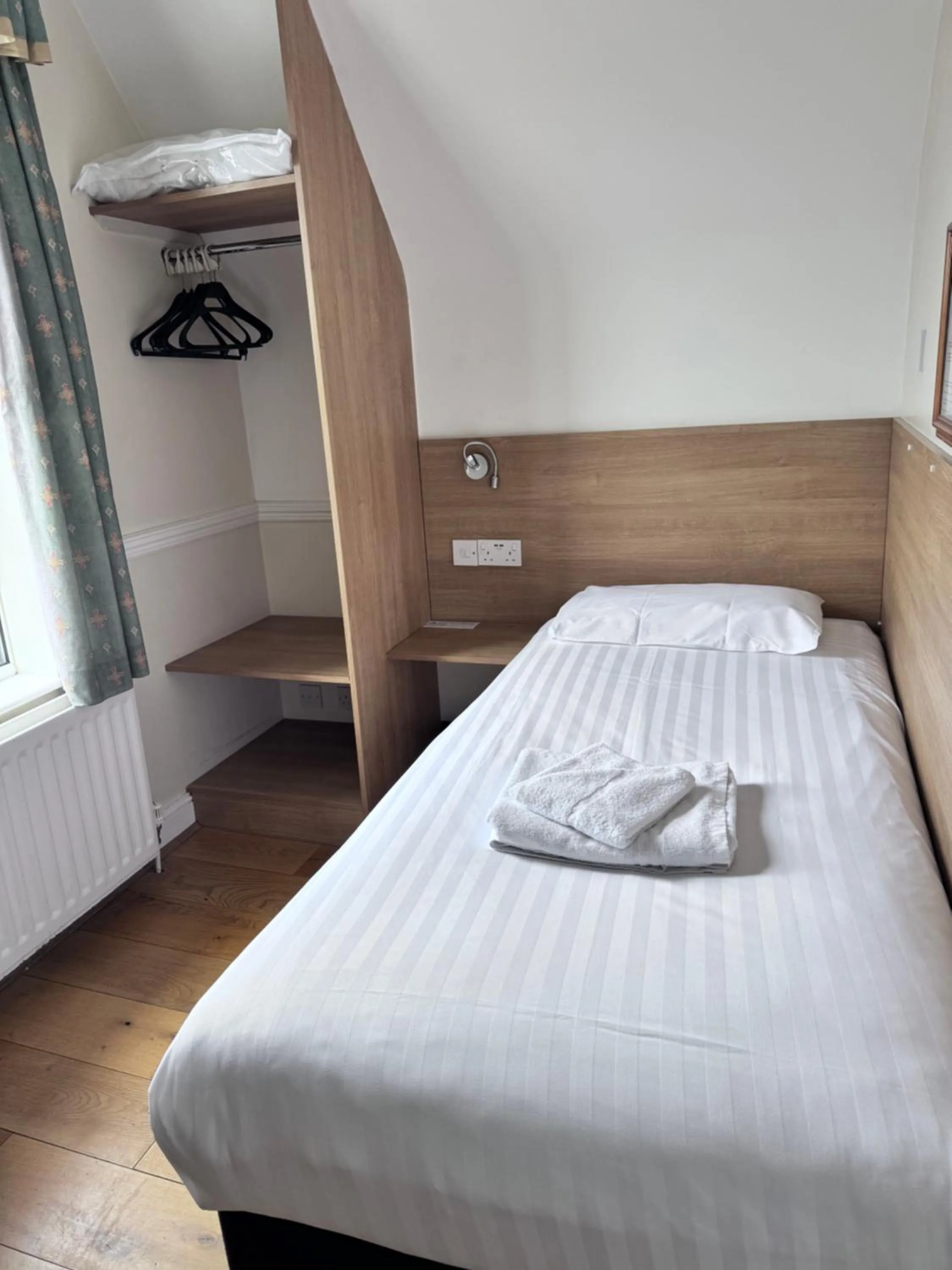 Bed in Gidea Park Hotel