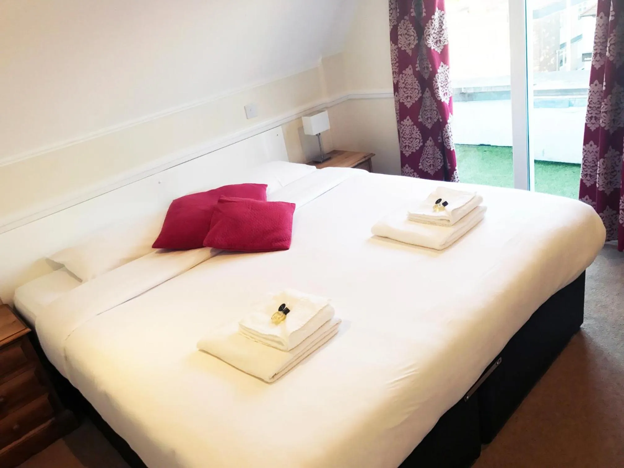 Bed in Gidea Park Hotel