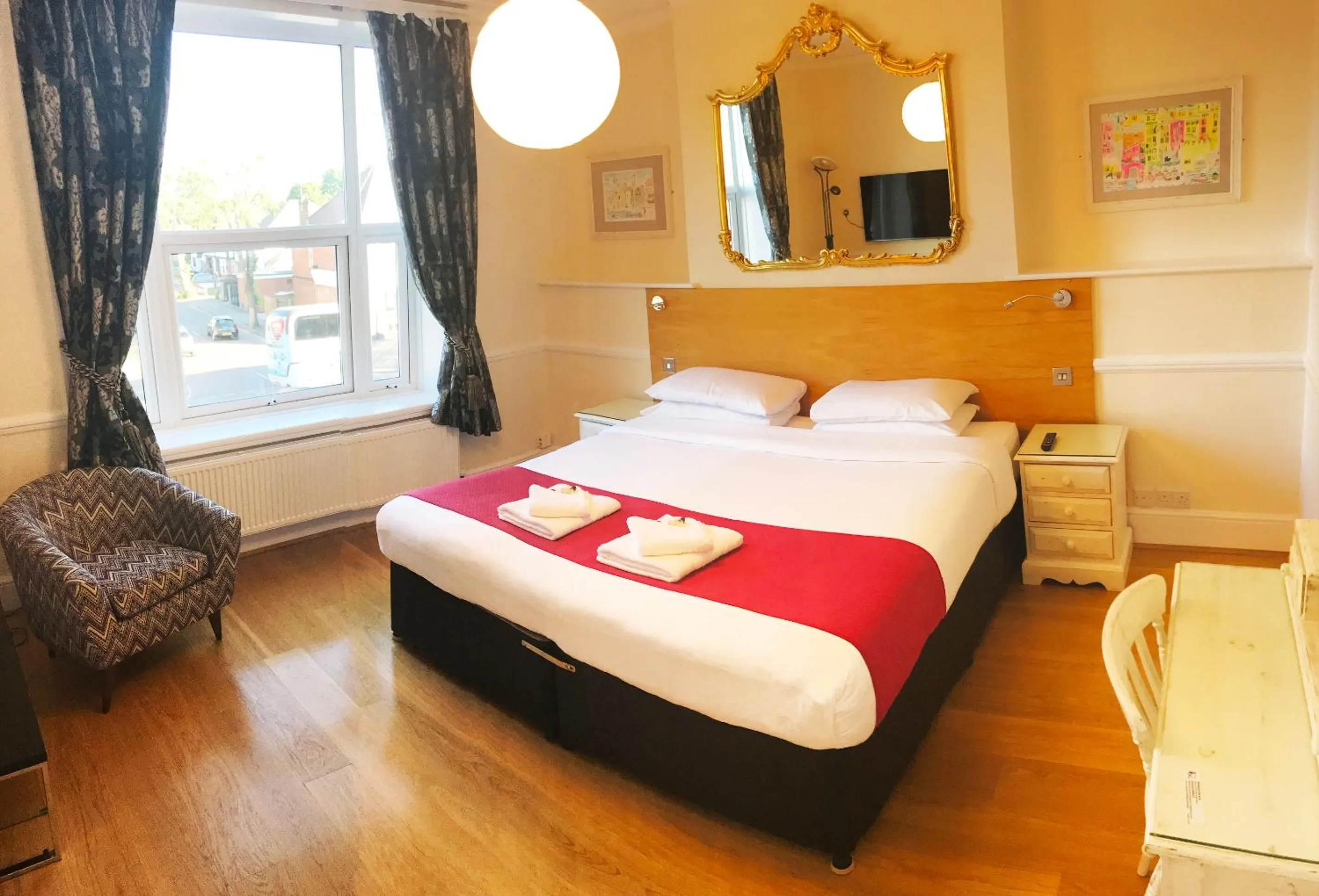 Bed in Gidea Park Hotel