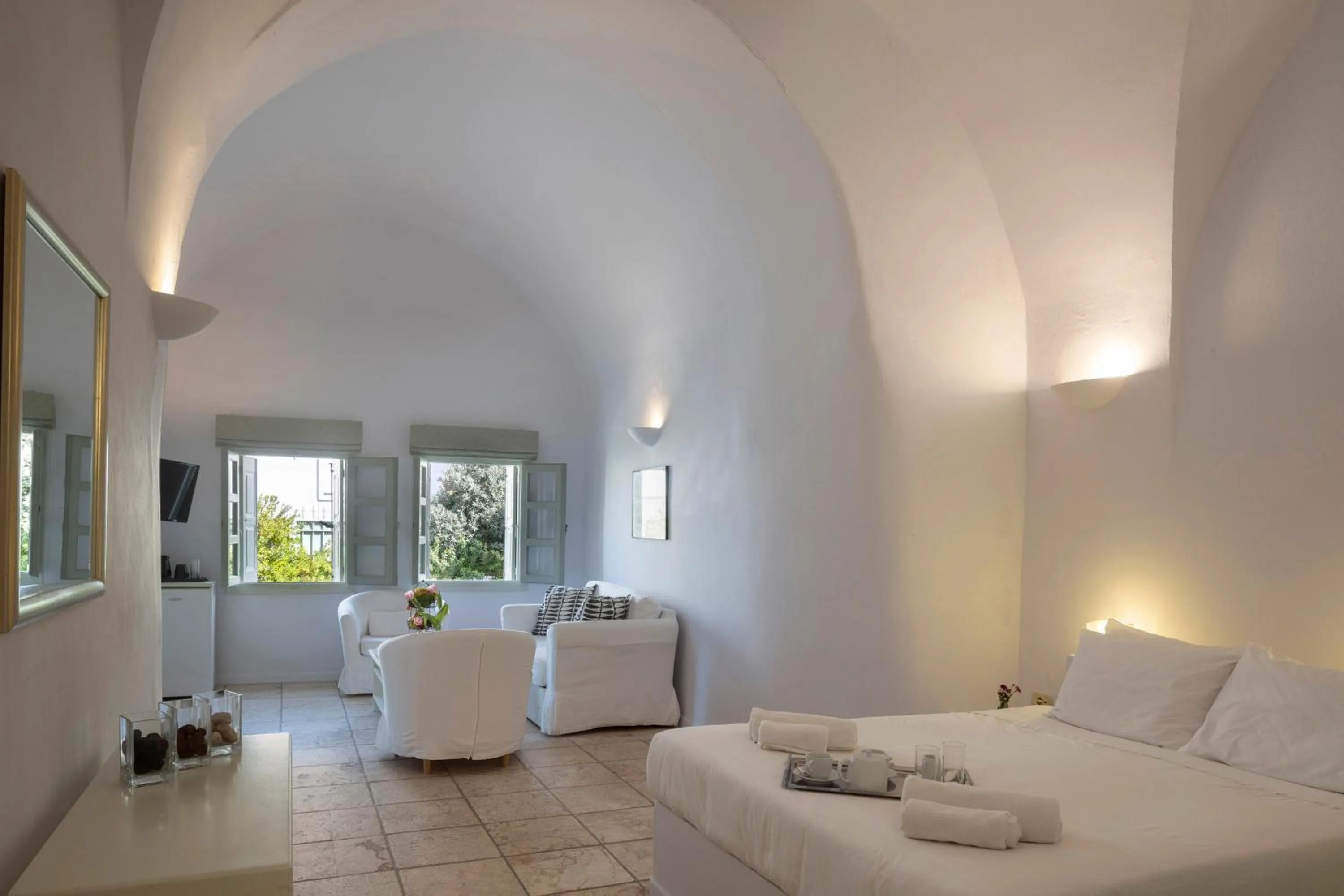 Photo of the whole room, Bed in Aria Lito Mansion