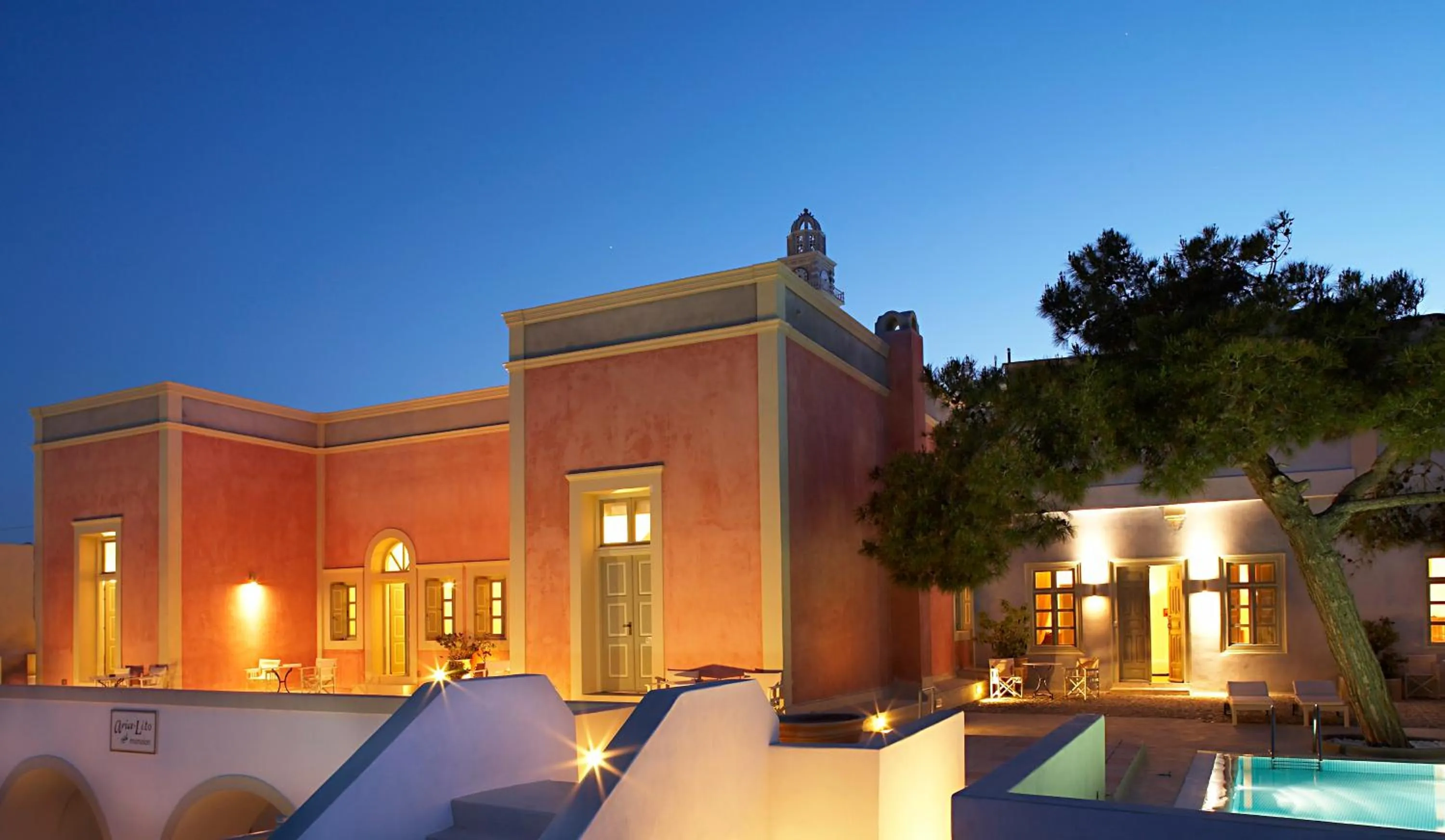 Facade/entrance in Aria Lito Mansion