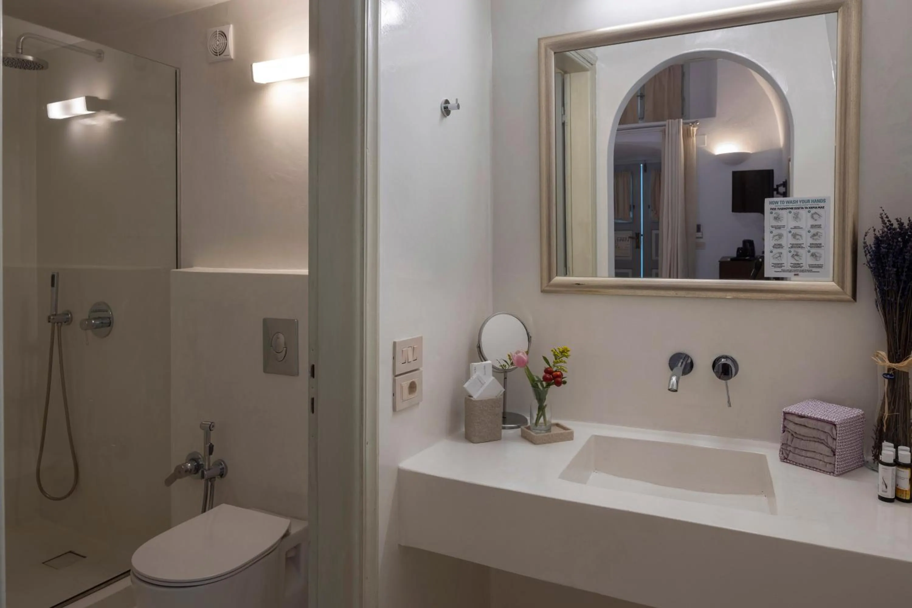 Toilet in Aria Lito Mansion