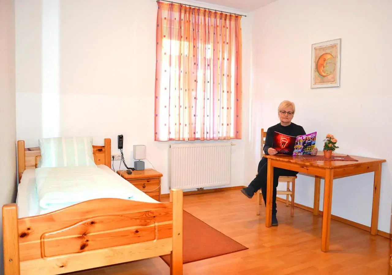 Single Room in Zum Goldenen Pflug Single Room in Zum Goldenen Pflug