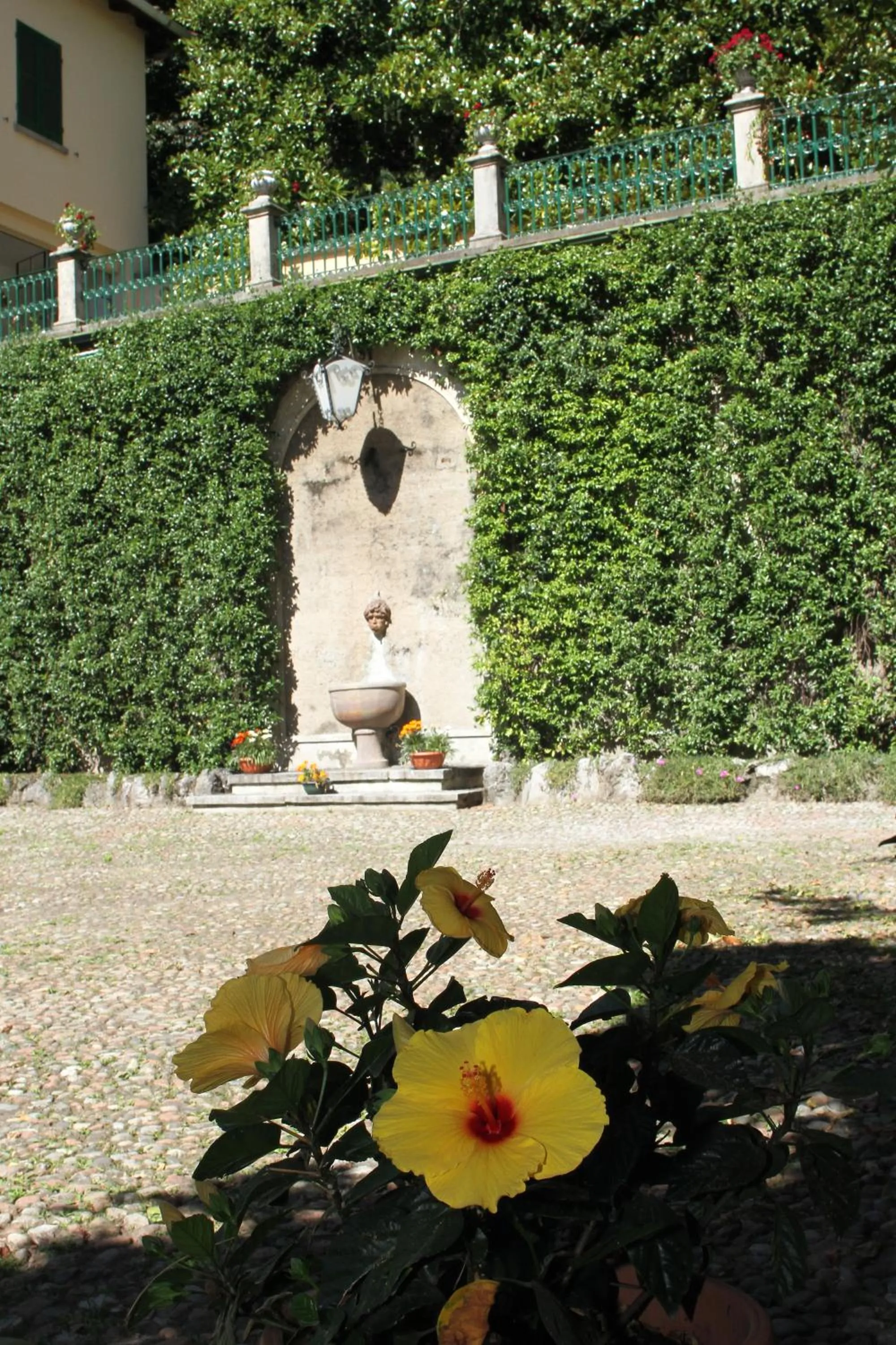 Facade/entrance in Palazzo Ronchelli