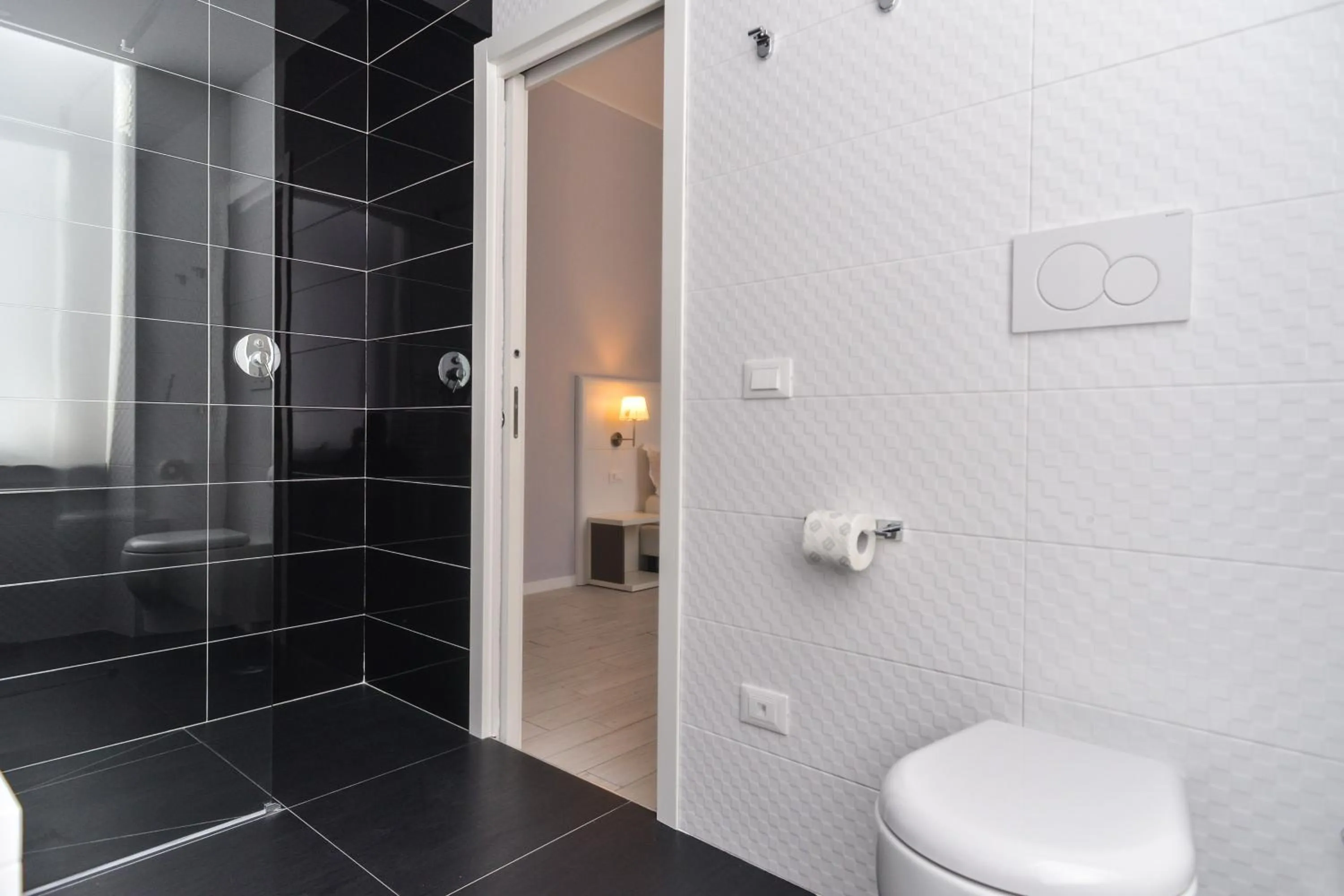 Toilet in Lata Luxury Rooms