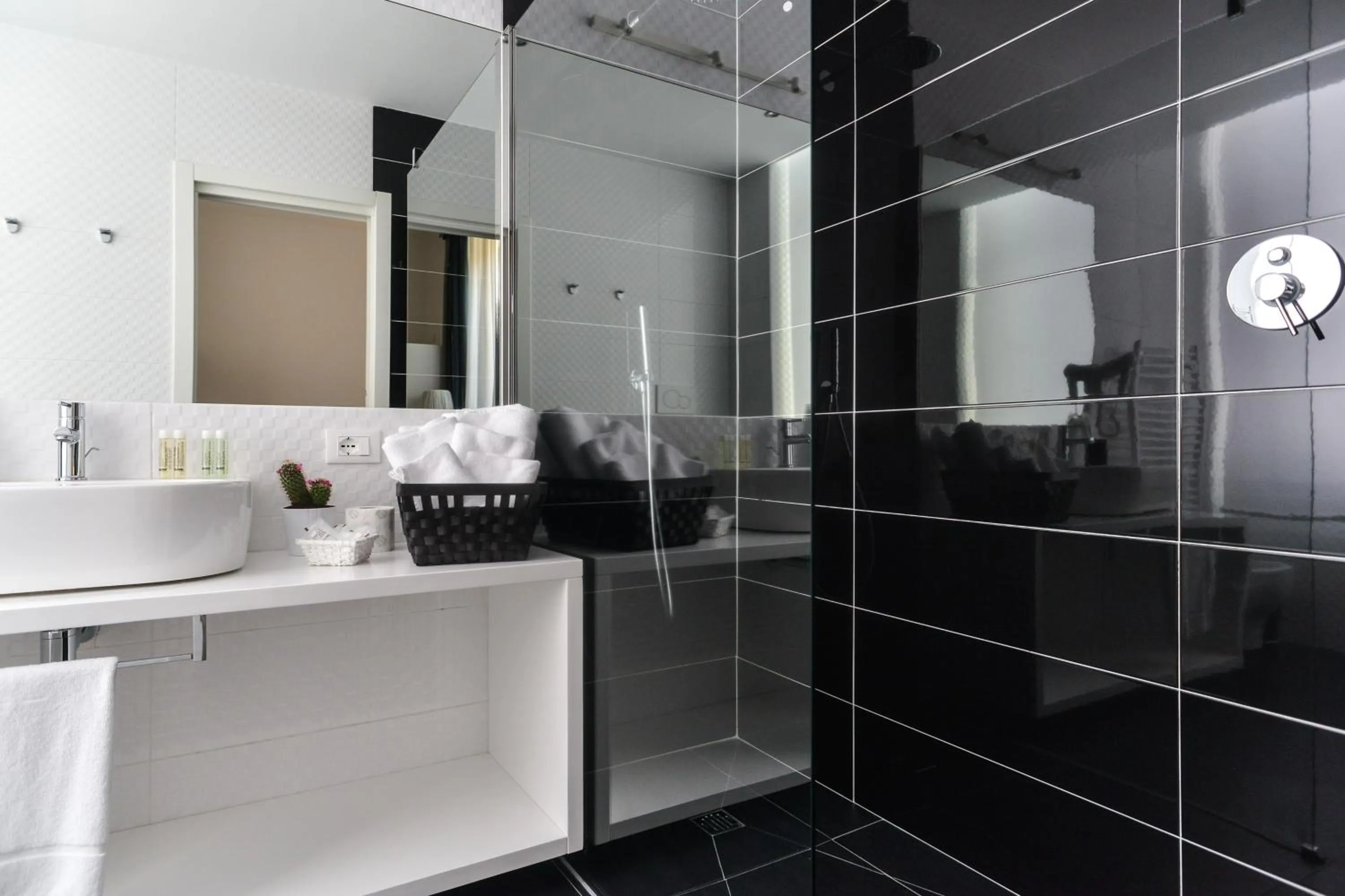 Shower in Lata Luxury Rooms