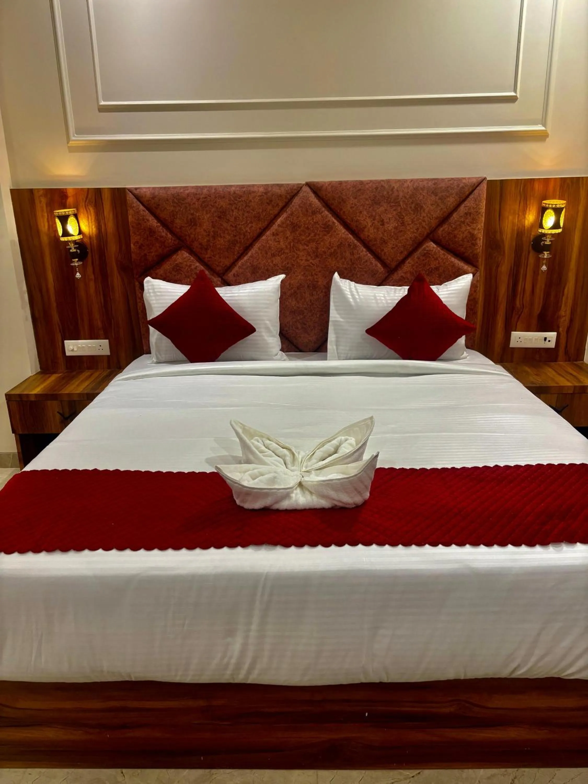 Bed in Hotel Majestic Heights Agra