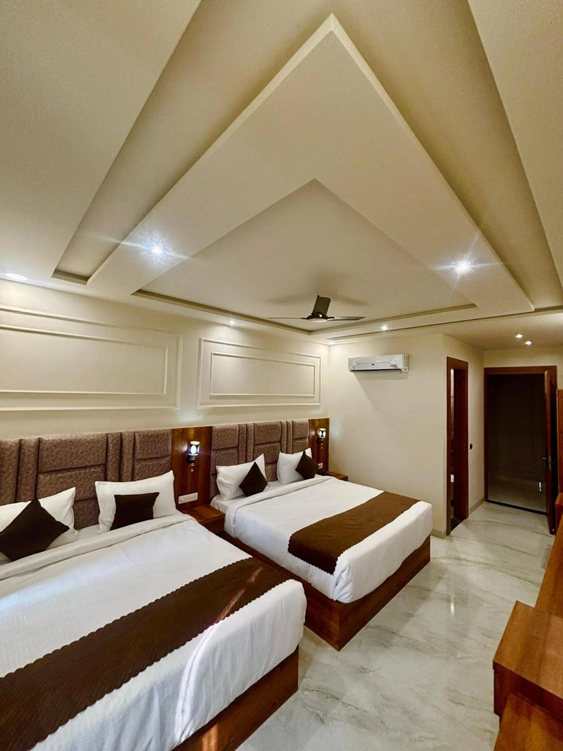 Bed in Hotel Majestic Heights Agra