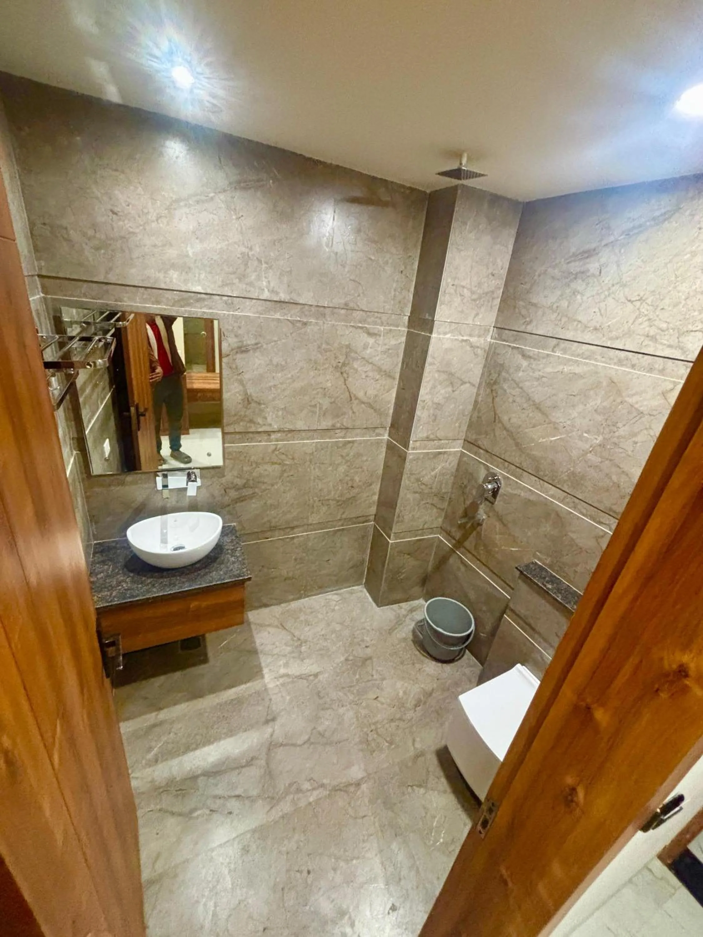 Shower in Hotel Majestic Heights Agra