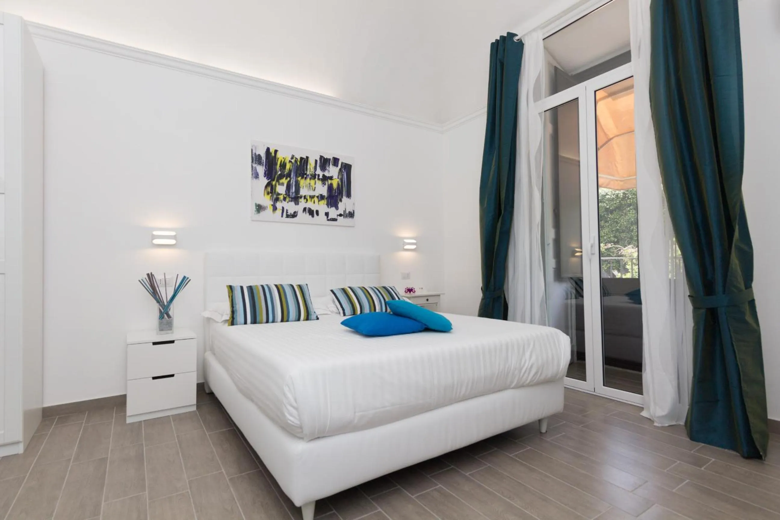 Decorative detail, Bed in Etna Suite Group