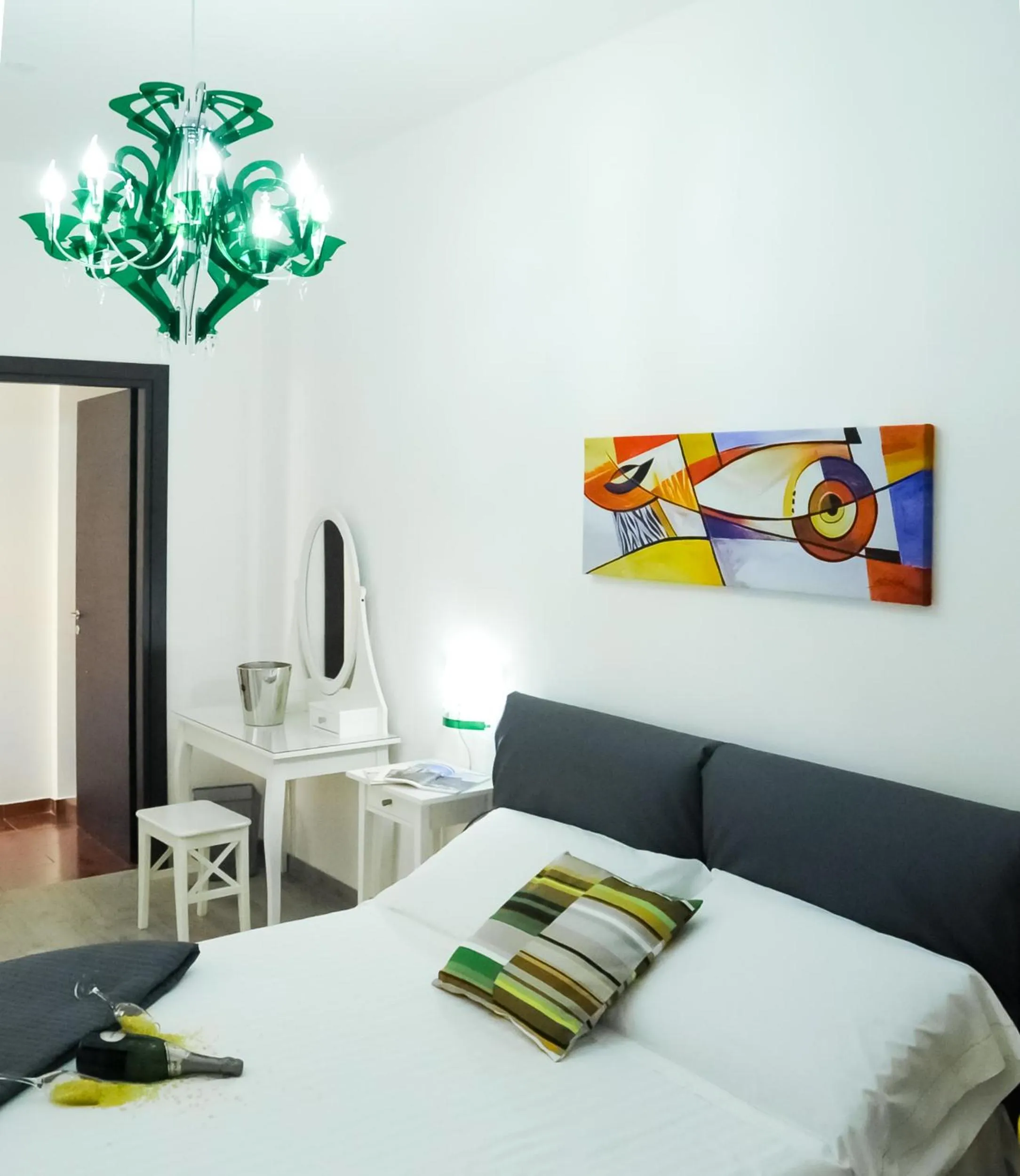 Photo of the whole room, Bed in Etna Suite Group