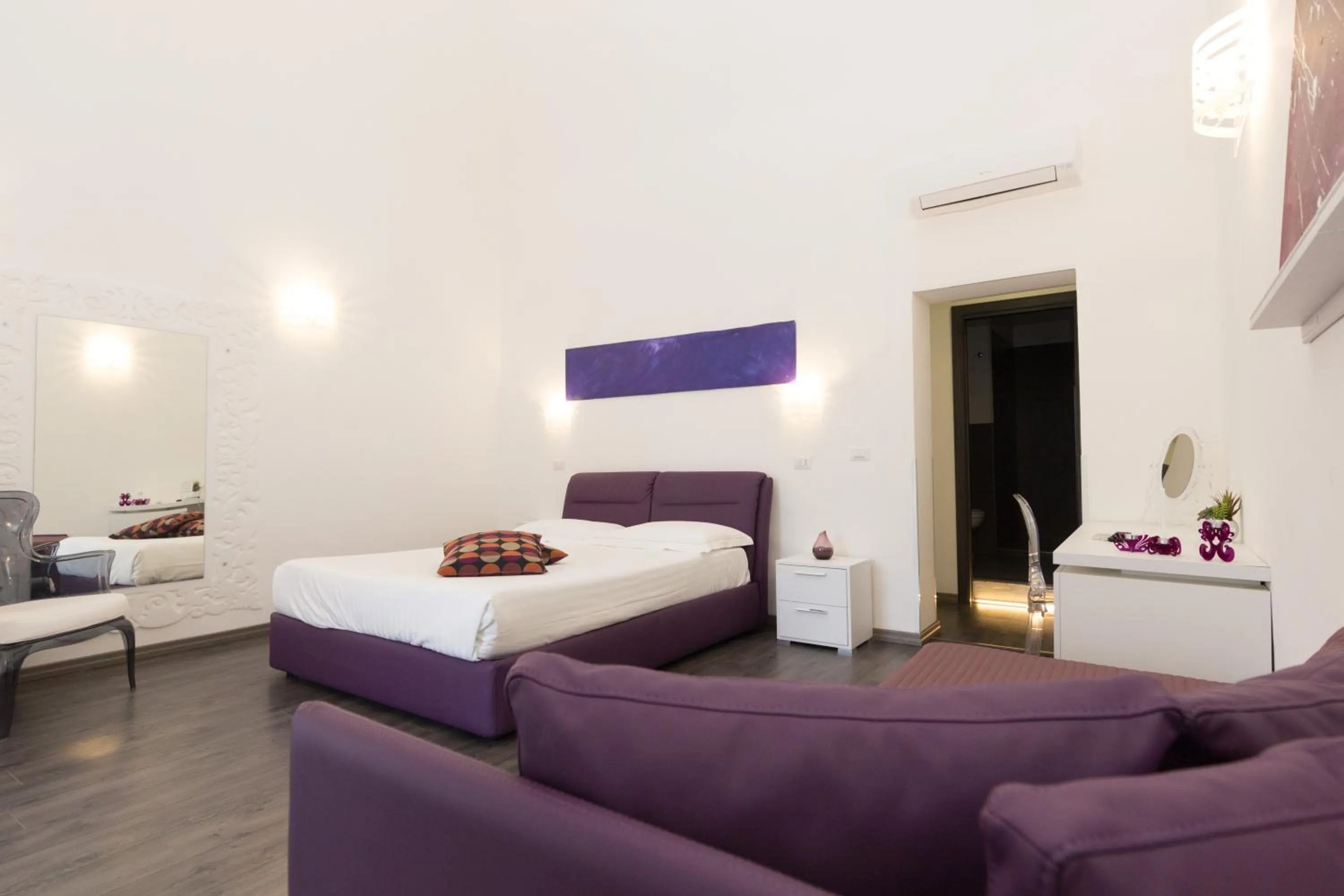 Bedroom, Bed in Etna Suite Group