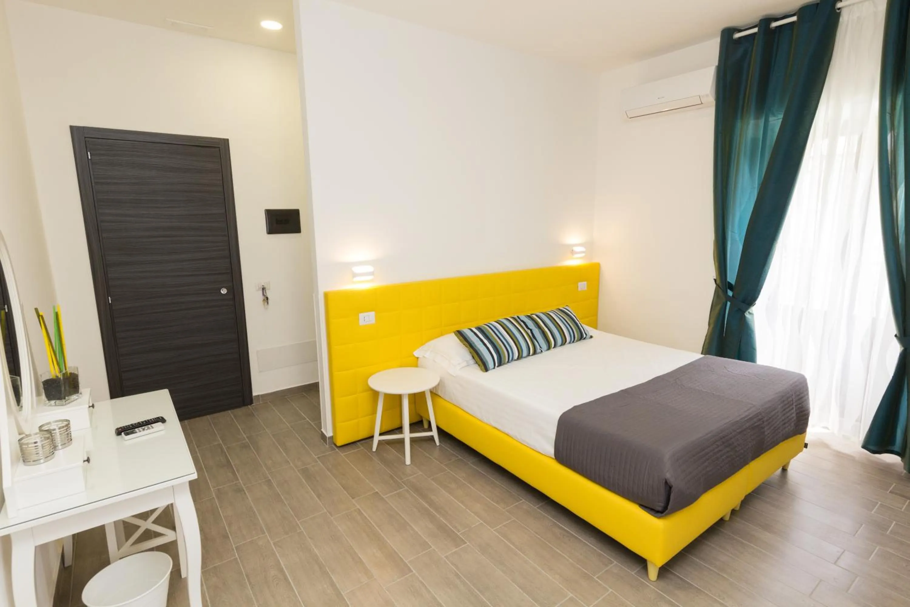 Bedroom, Bed in Etna Suite Group