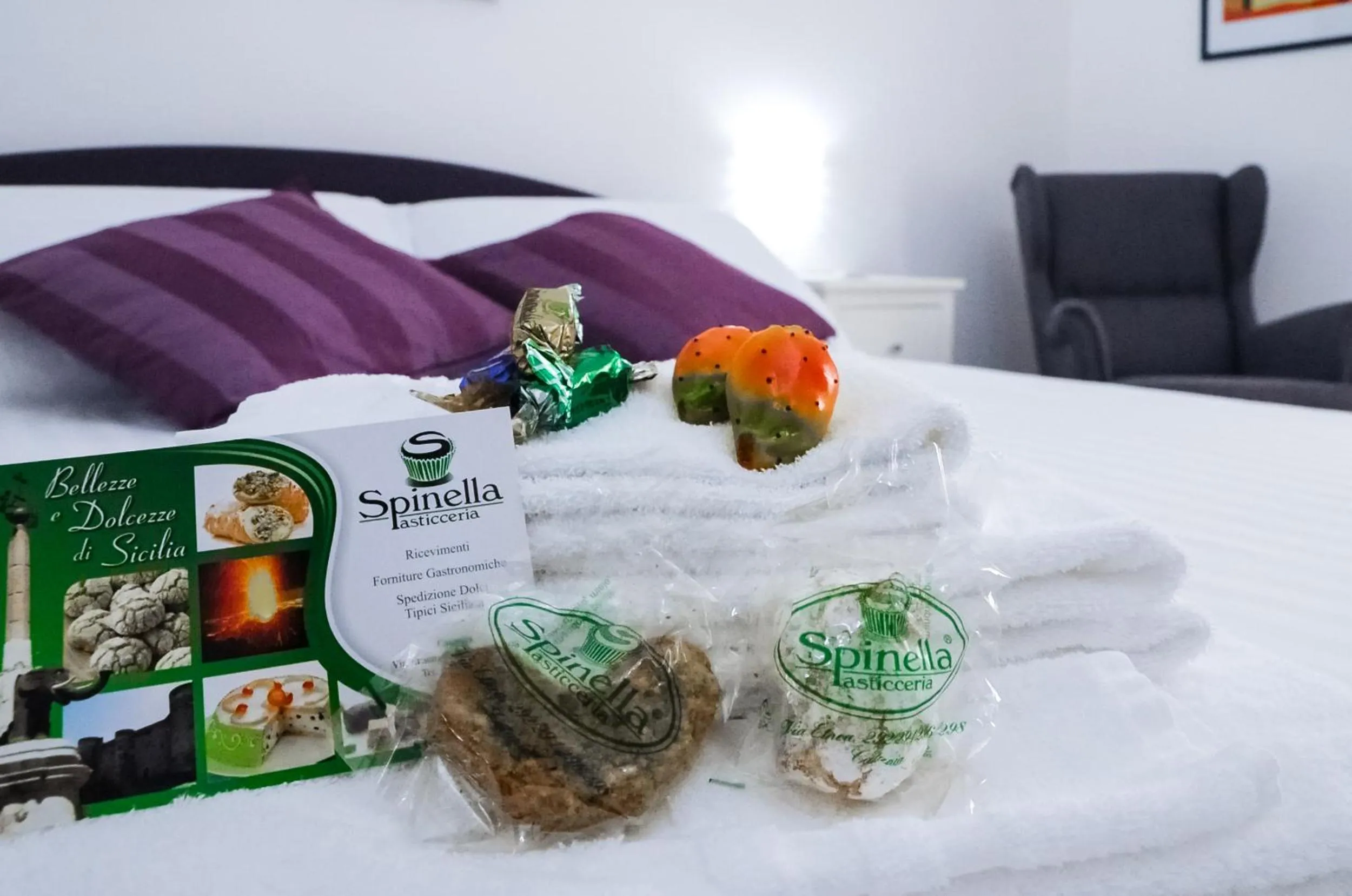 Decorative detail, Bed in Etna Suite Group