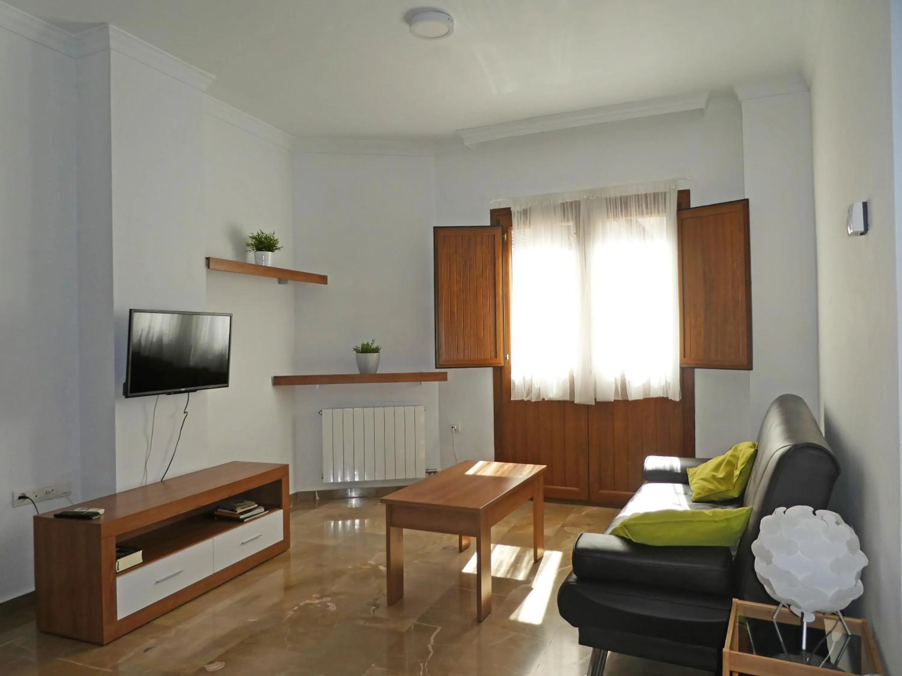 TV and multimedia in Apartamentos Catedral Plaza 3000