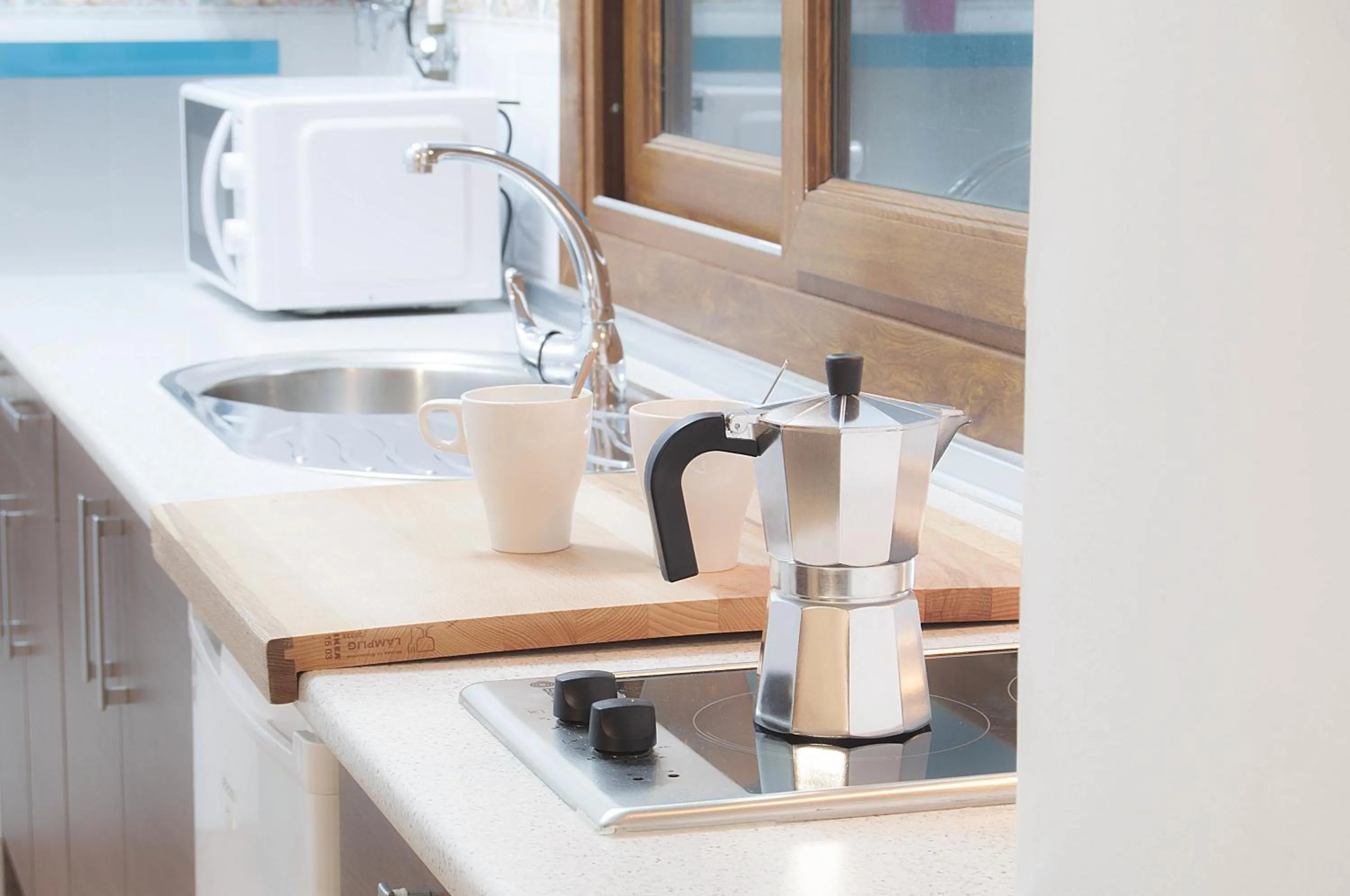 Coffee/tea facilities in Apartamentos Catedral Plaza 3000