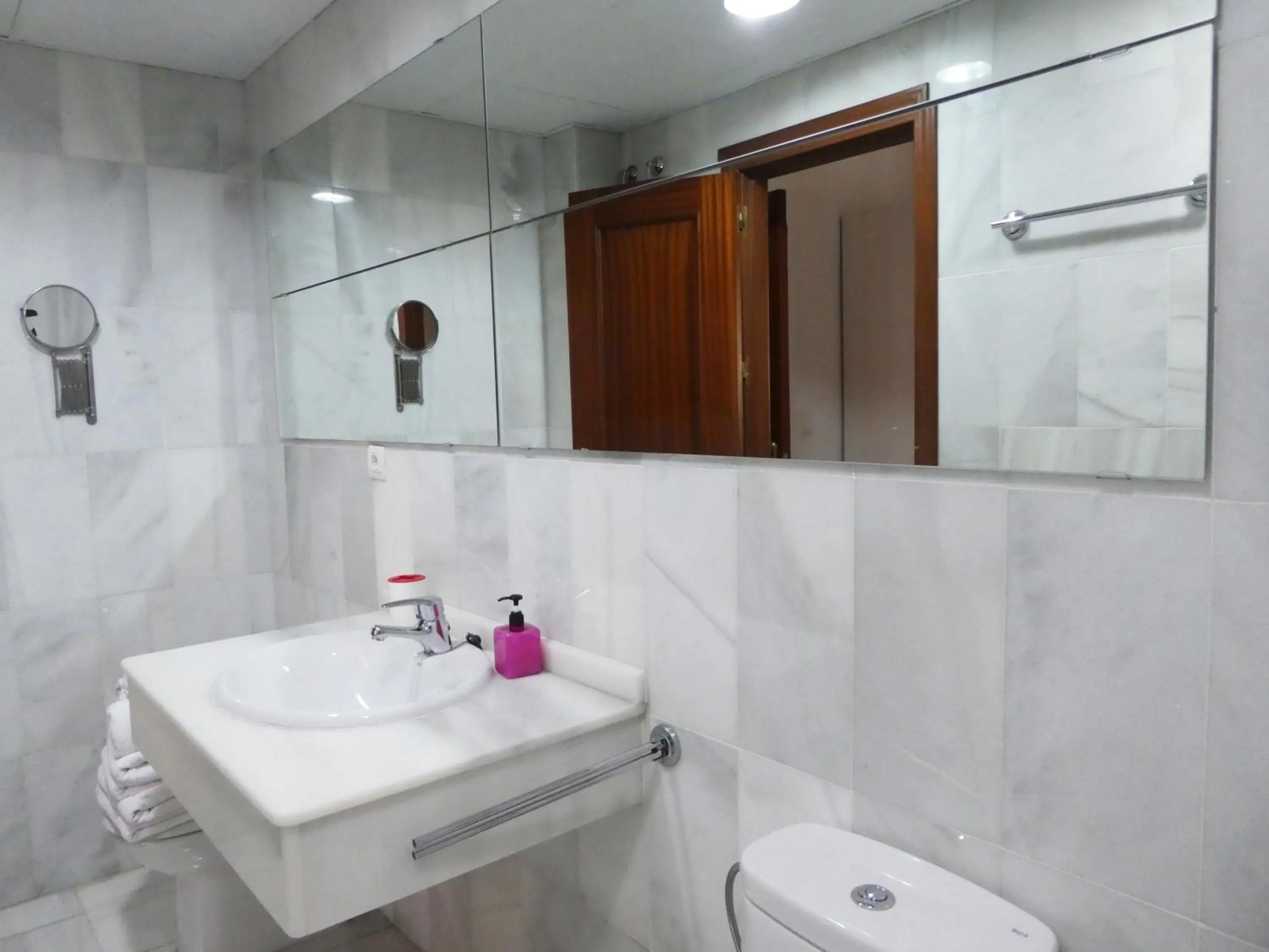 Bathroom in Apartamentos Catedral Plaza 3000