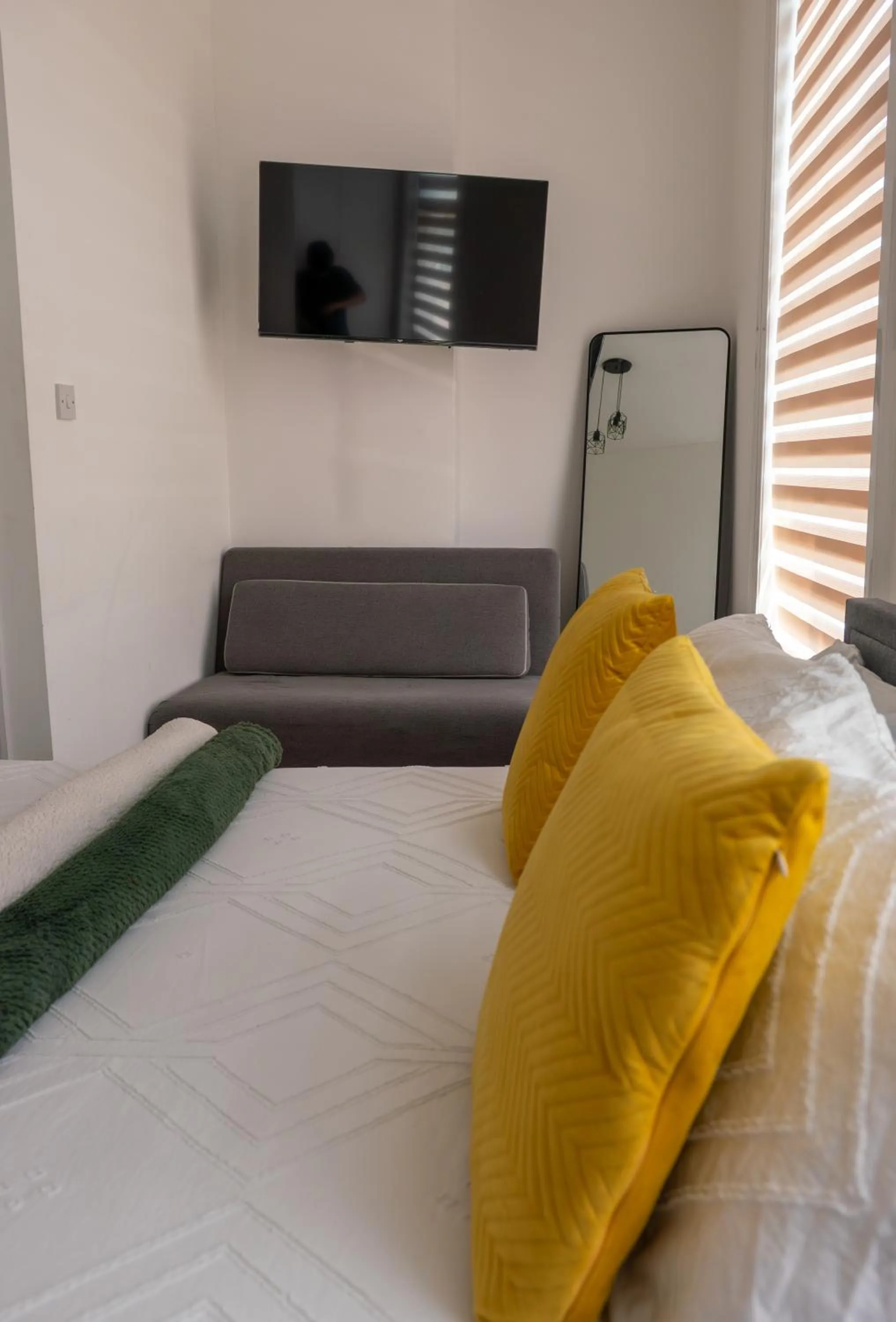 Bedroom, Bed in Dalston Luxe Studios, 10 minutes away from Liverpool Train Station