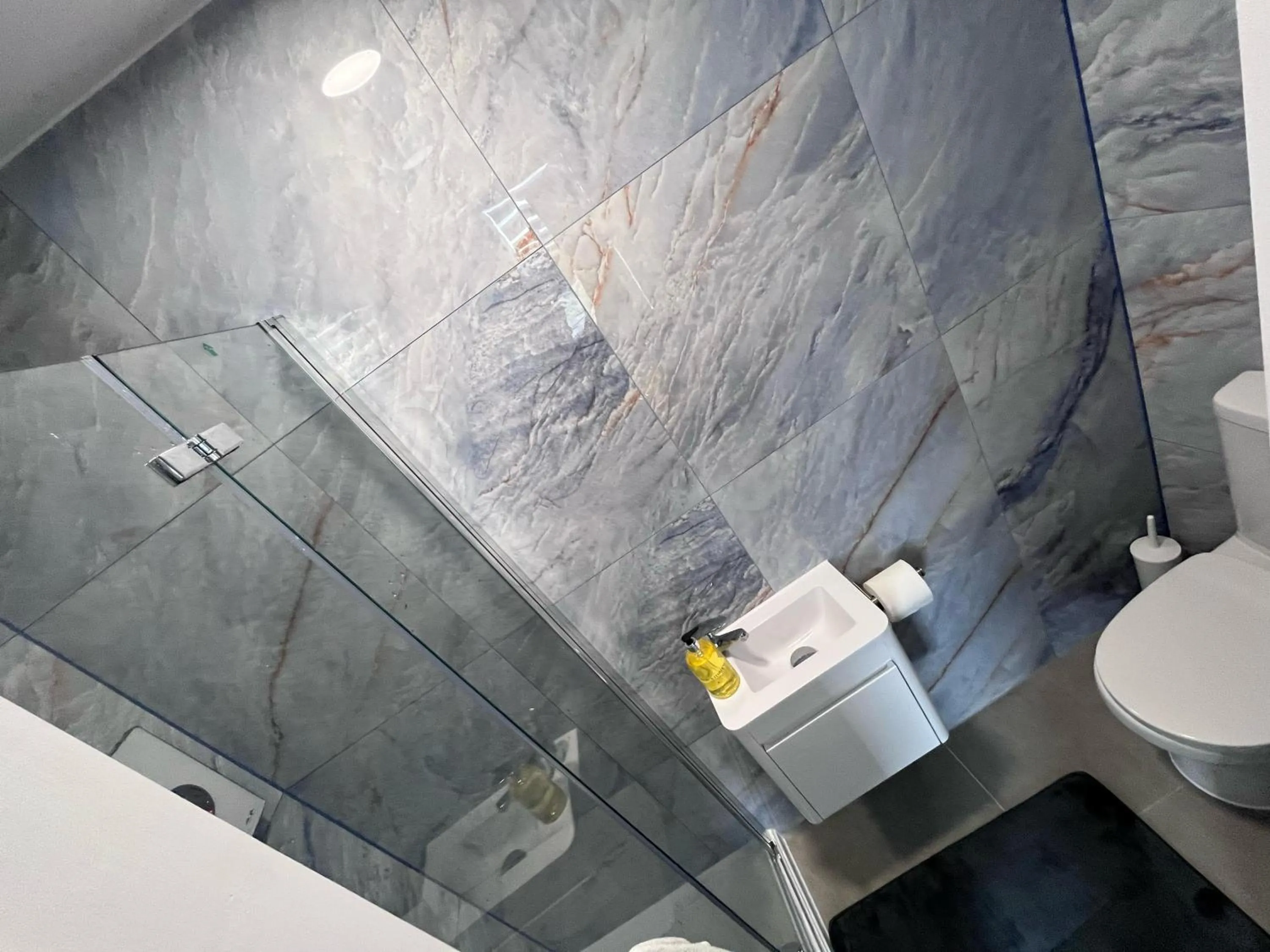 Bathroom in Dalston Luxe Studios, 10 minutes away from Liverpool Train Station