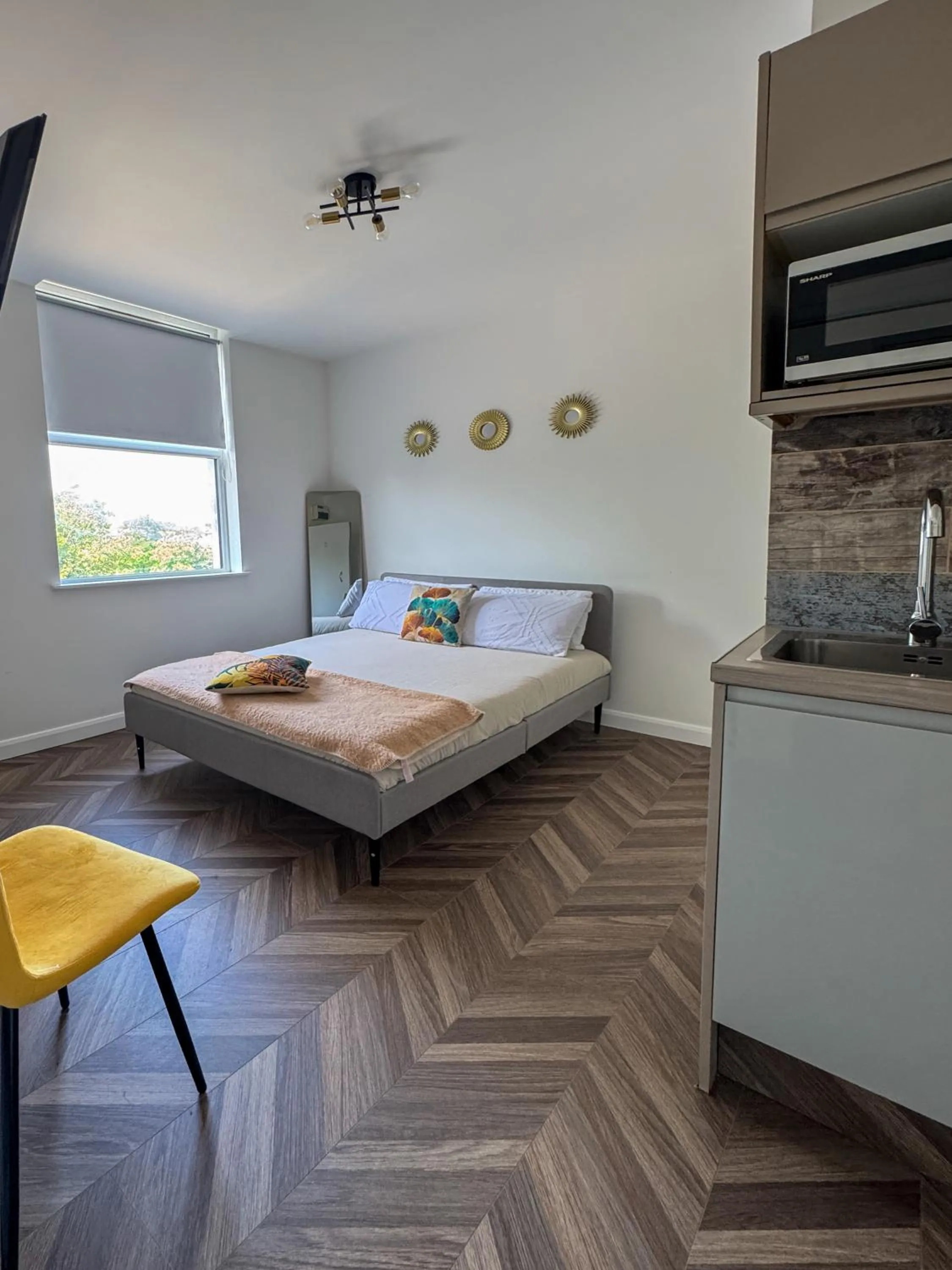 Bedroom, Bed in Dalston Luxe Studios, 10 minutes away from Liverpool Train Station