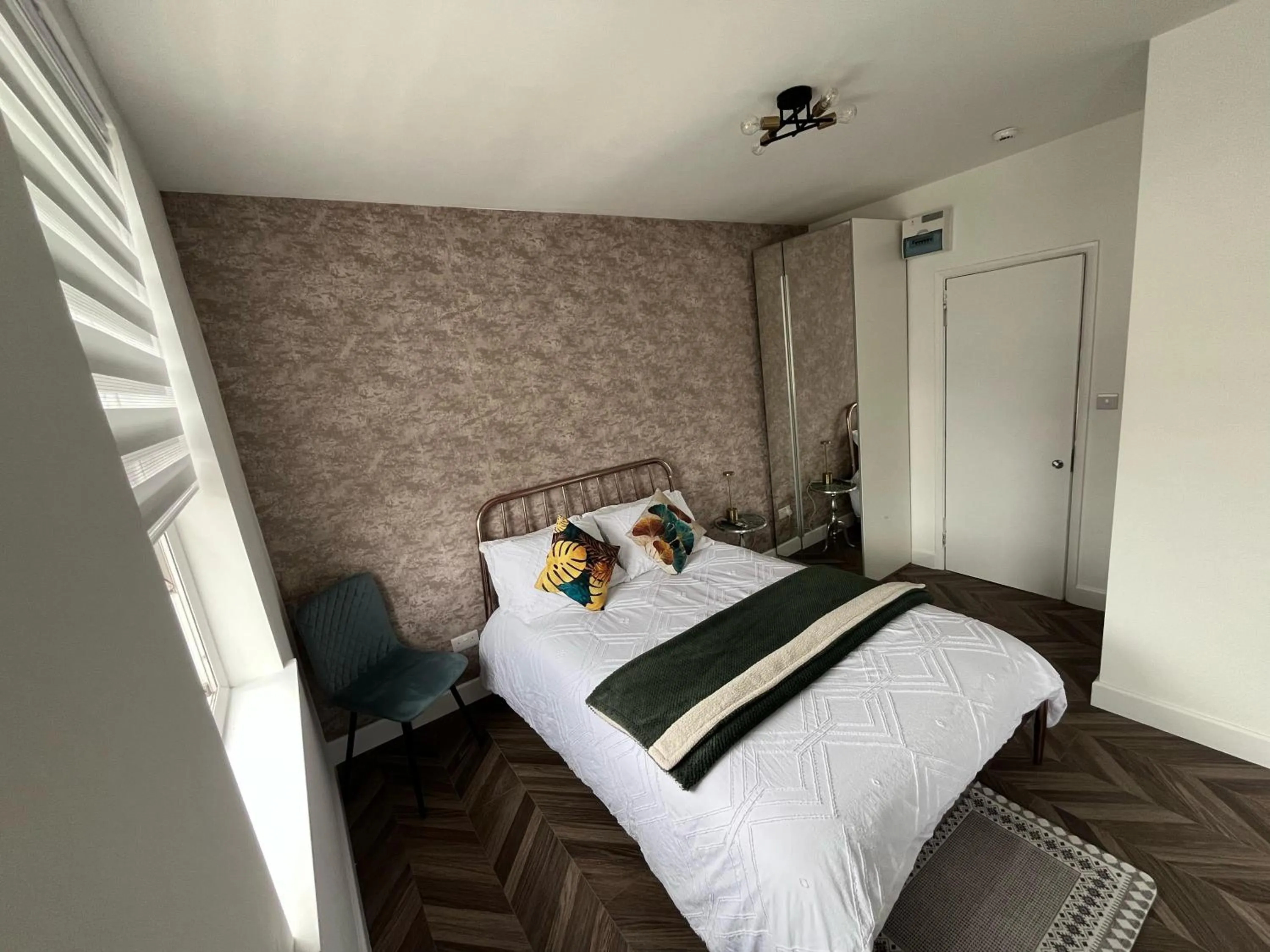 Bedroom, Bed in Dalston Luxe Studios, 10 minutes away from Liverpool Train Station