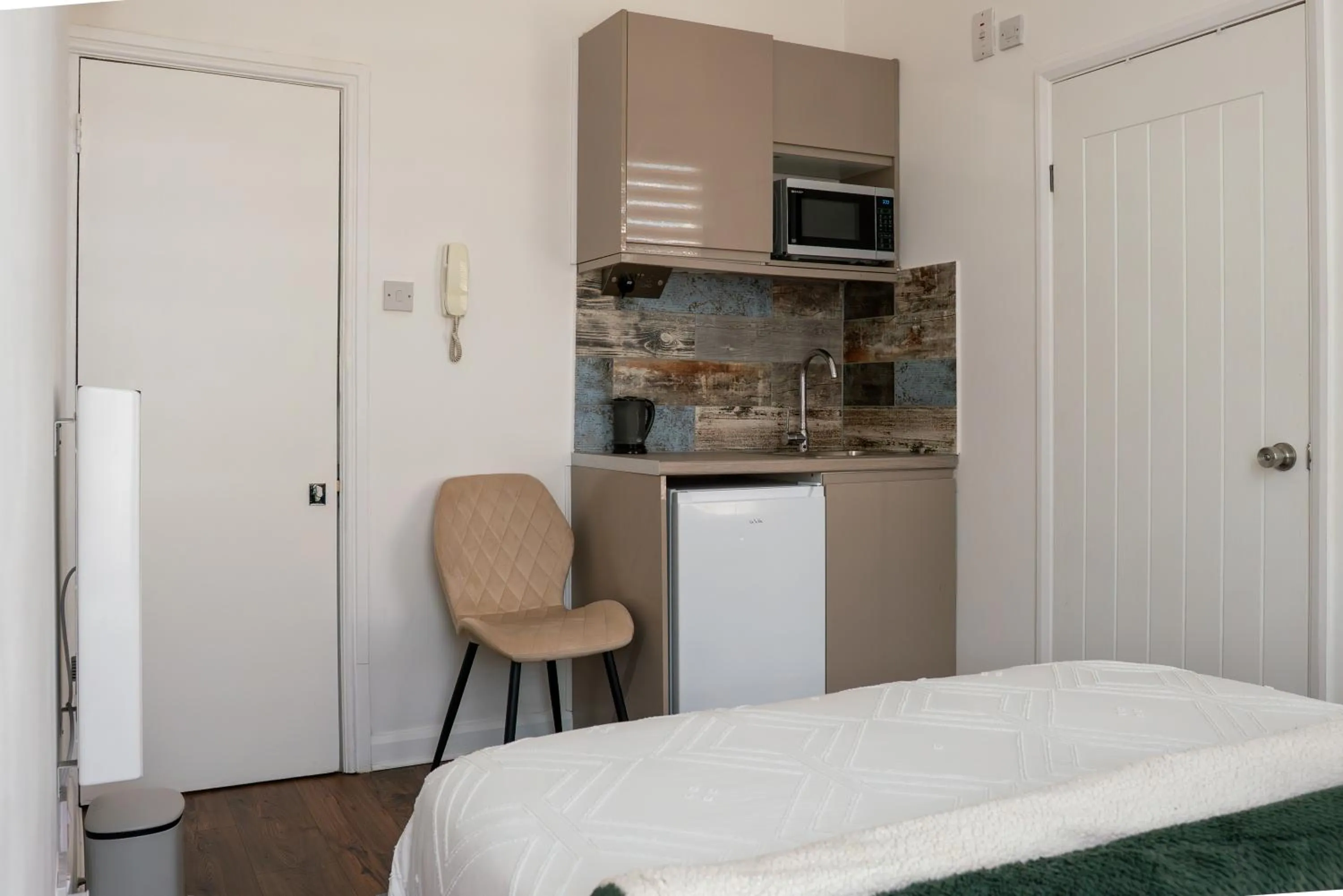 Bedroom in Dalston Luxe Studios, 10 minutes away from Liverpool Train Station