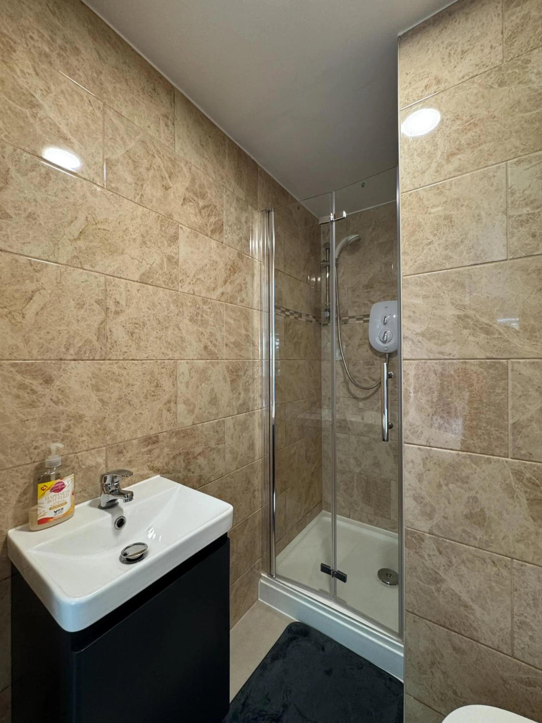 Bathroom in Dalston Luxe Studios, 10 minutes away from Liverpool Train Station
