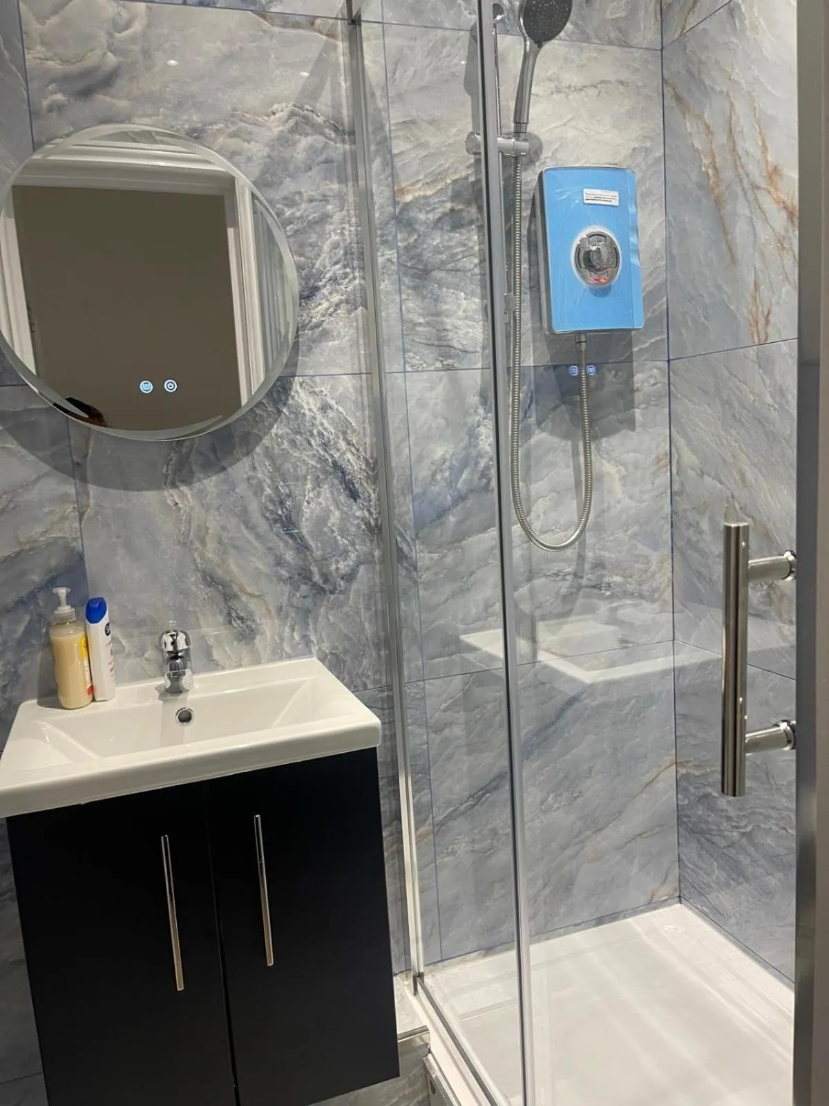 Bathroom in Dalston Luxe Studios, 10 minutes away from Liverpool Train Station