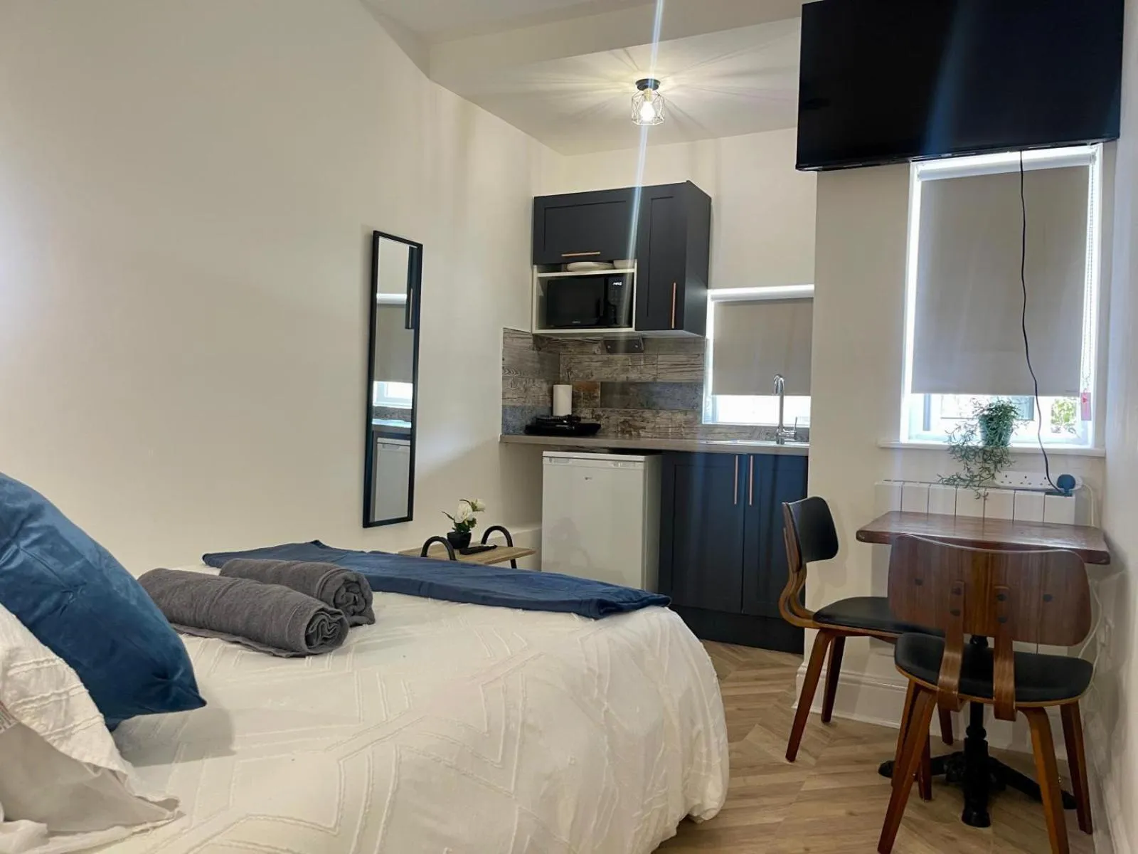 Bedroom, Bed in Dalston Luxe Studios, 10 minutes away from Liverpool Train Station