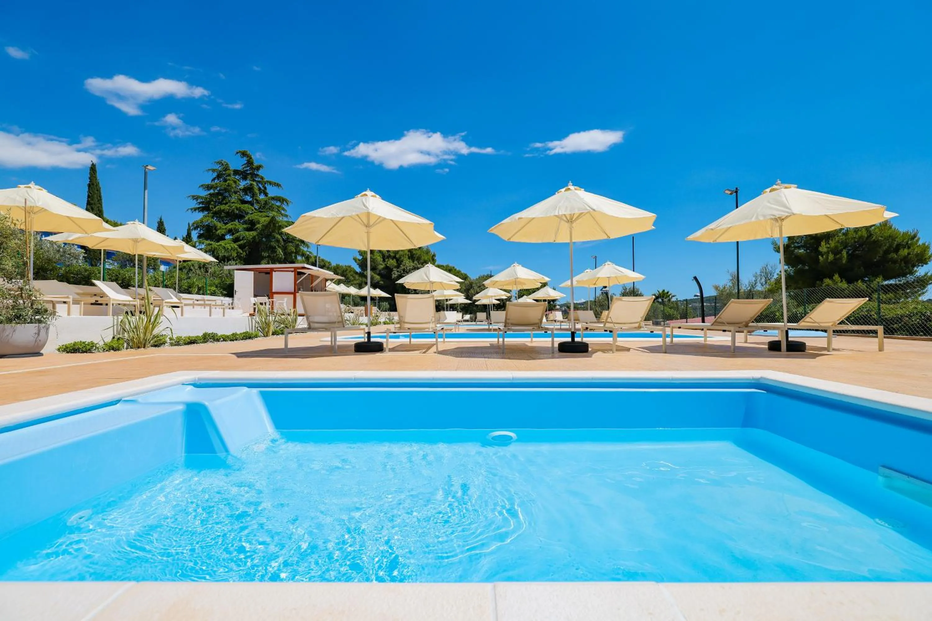 Swimming pool in Apartments Medena