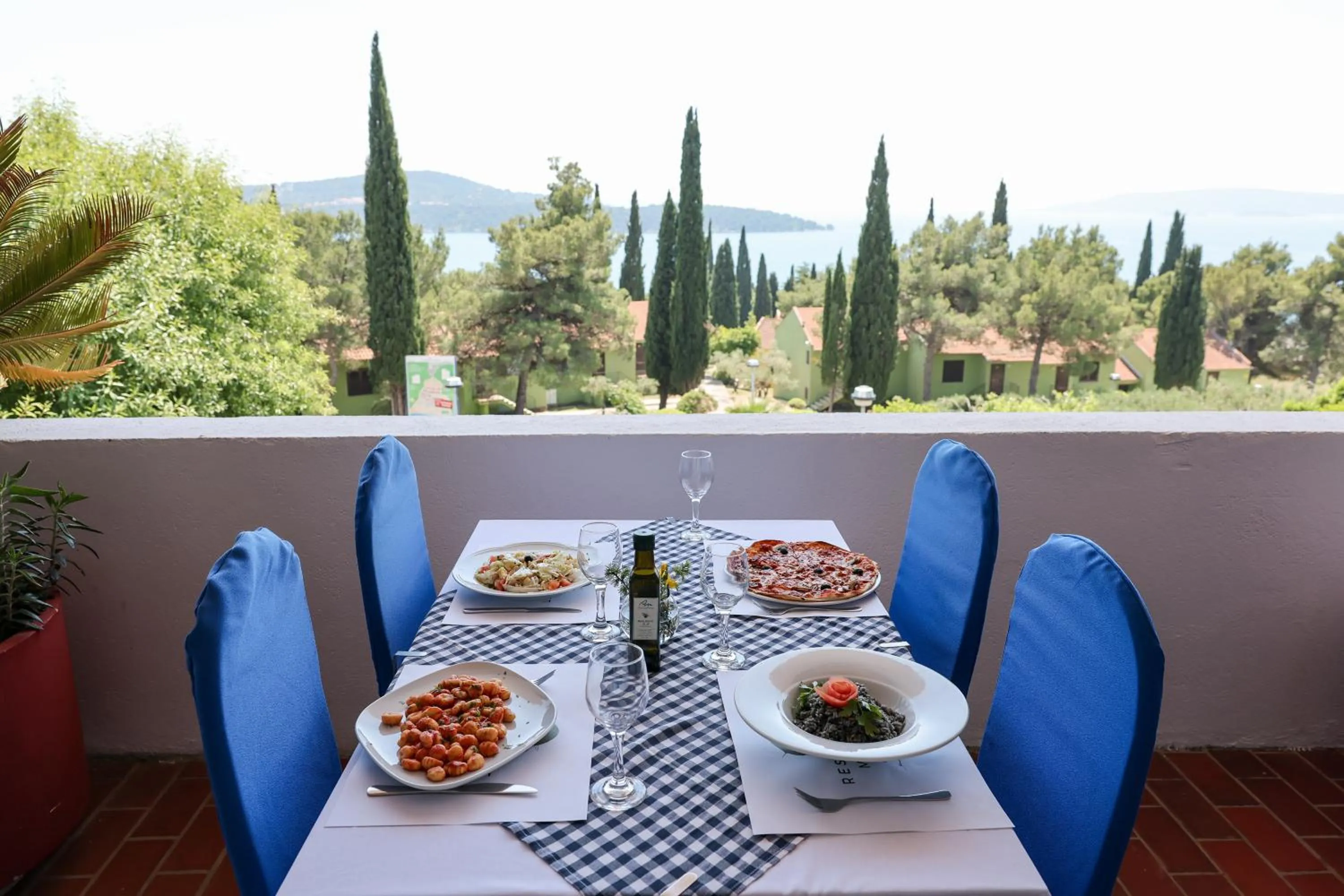 Restaurant/places to eat in Apartments Medena