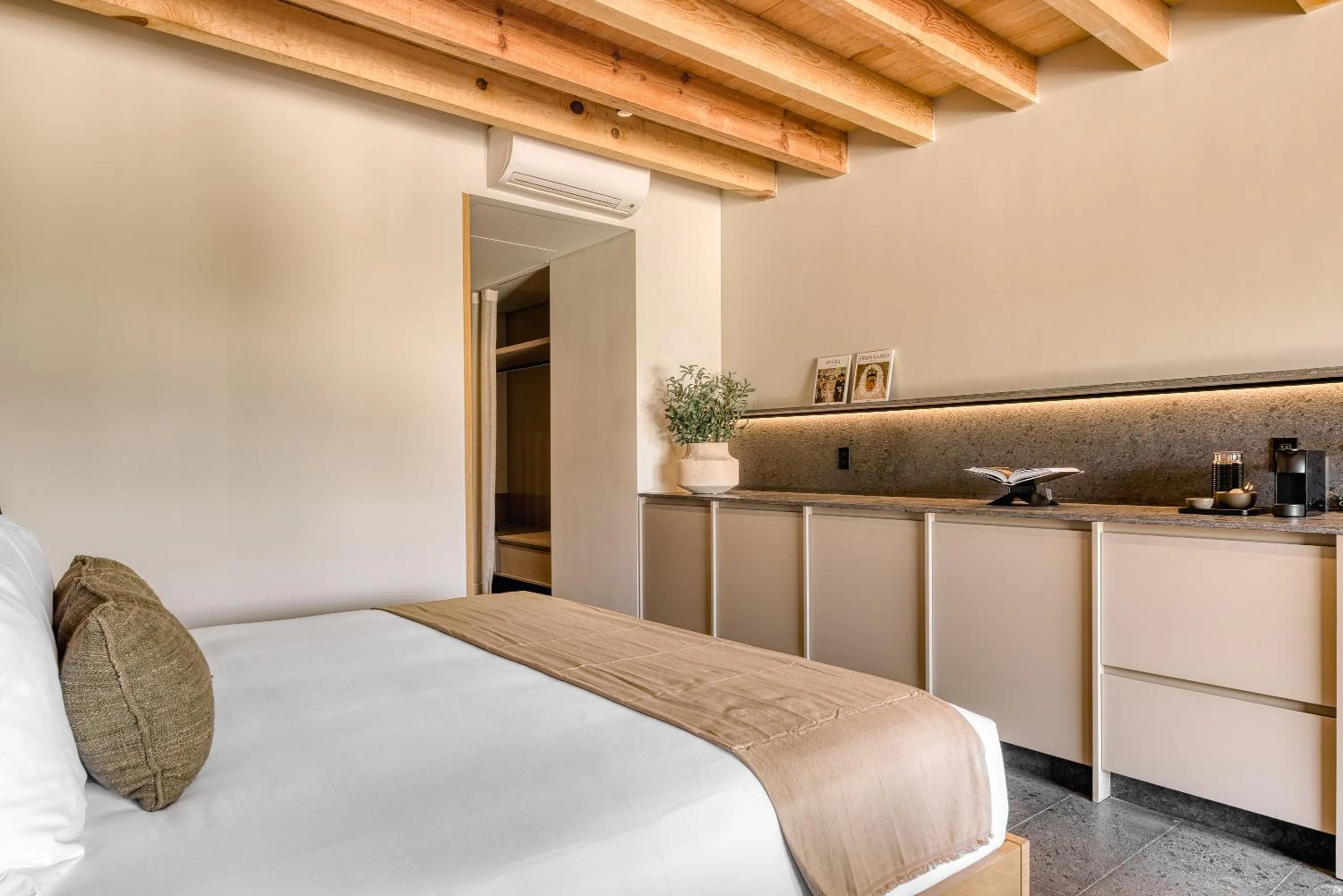 Bed in ONTO Alvaro Obregon Mexico City