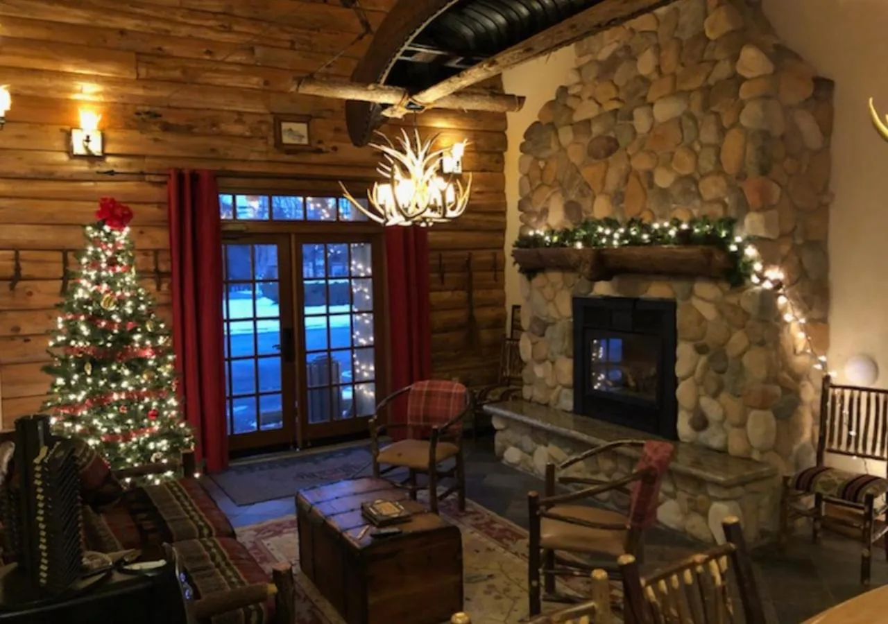 Lounge or bar in Finger Lakes Lodging