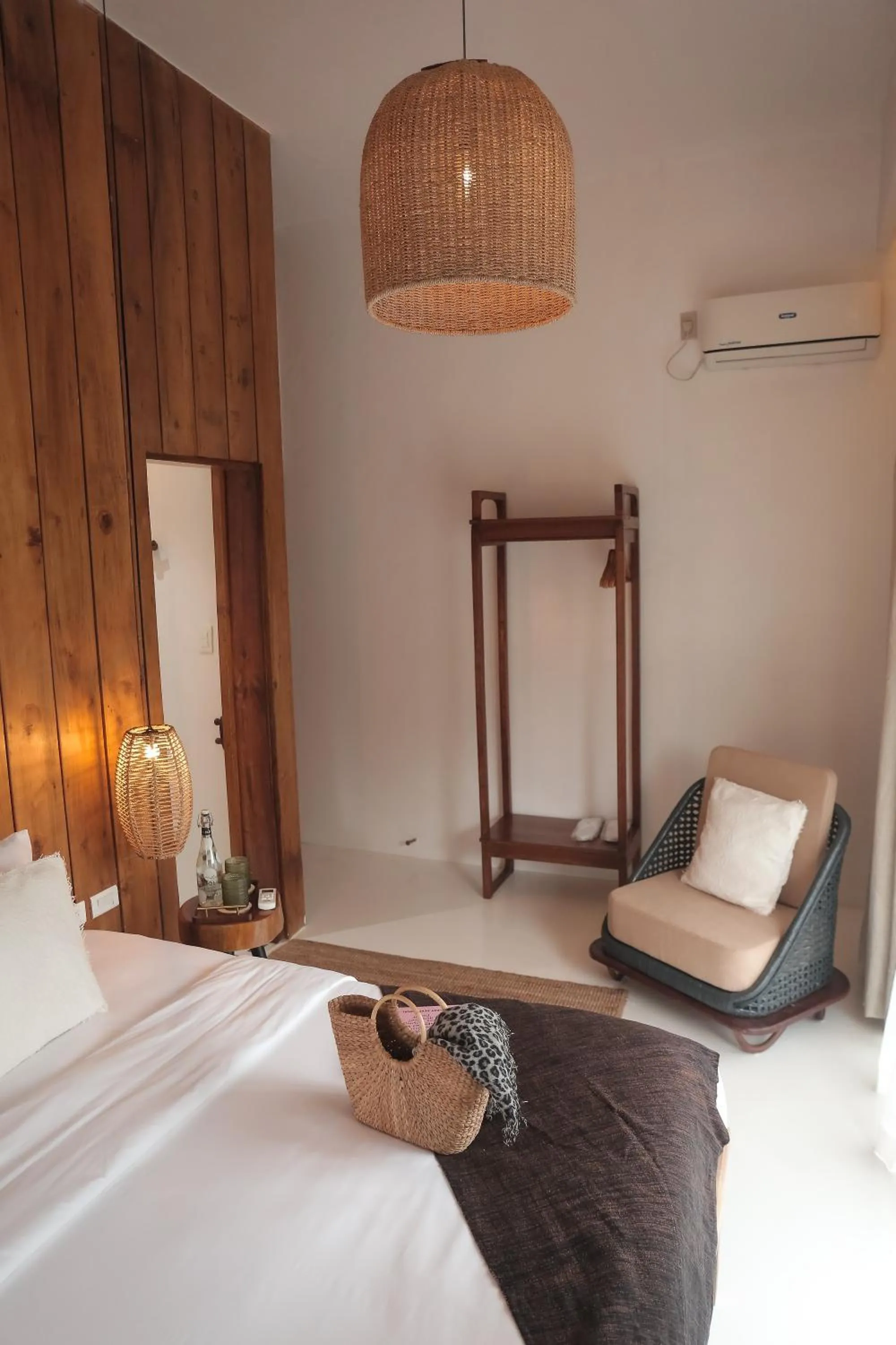 Seating area, Bed in The KAZA Boutique Hotel