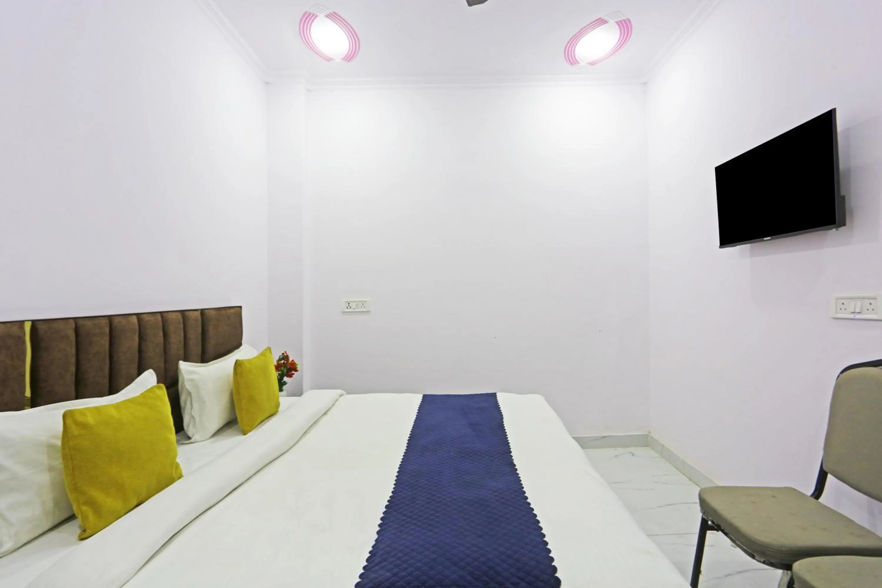 Bed in Twamev Residency
