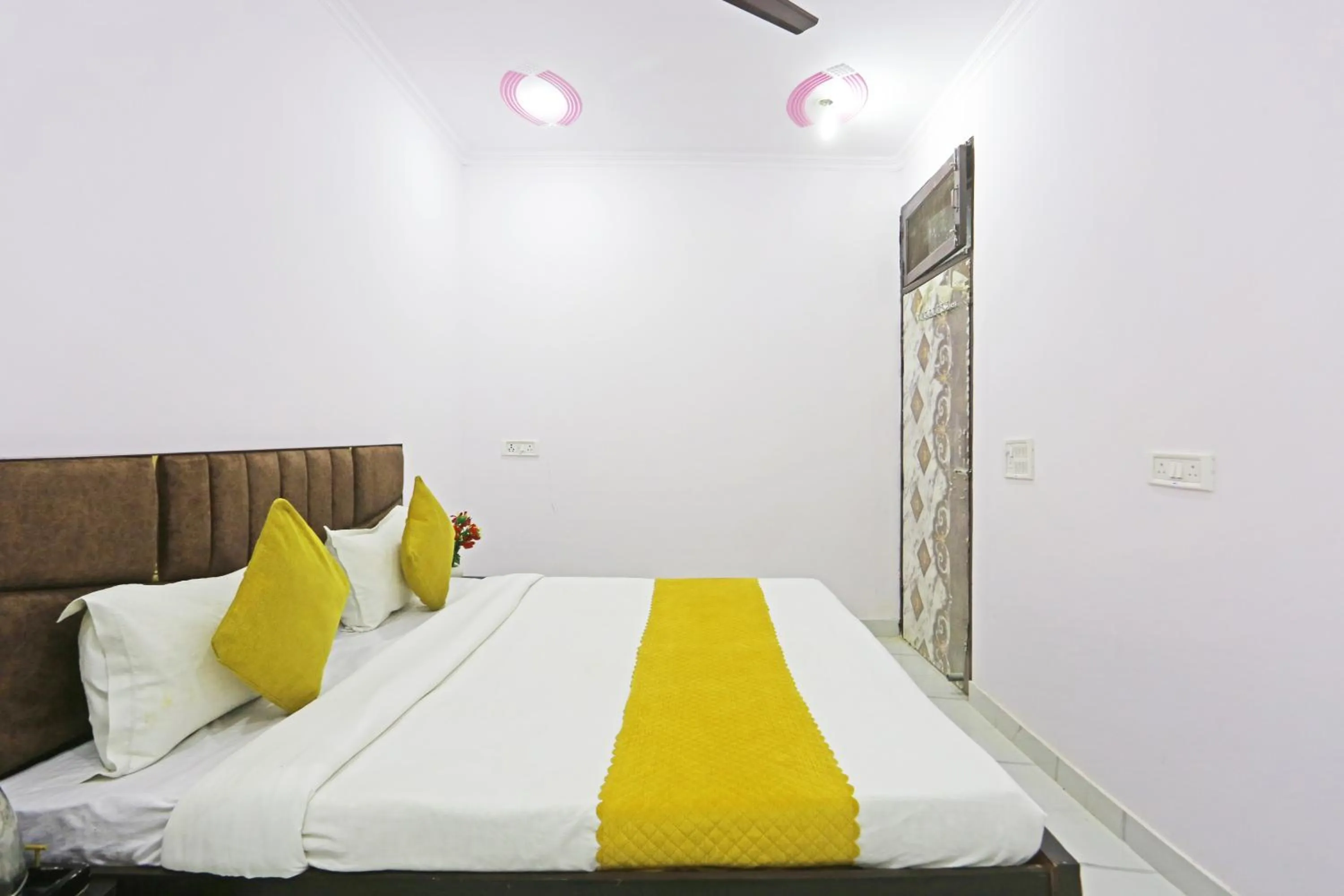Bed in Twamev Residency