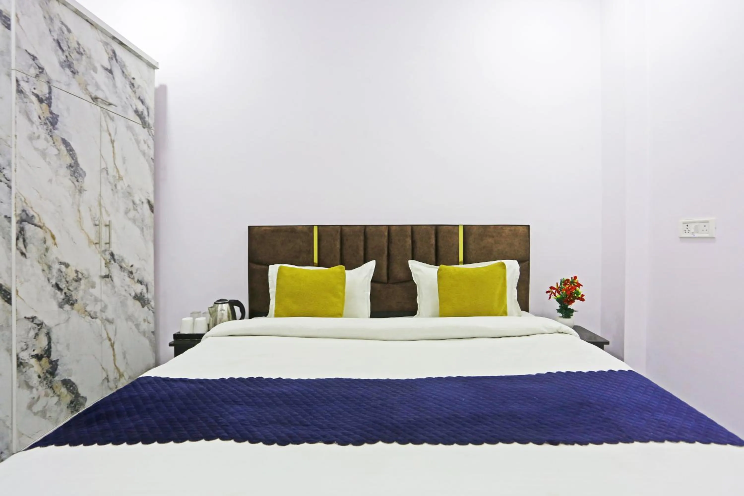 Bed in Twamev Residency