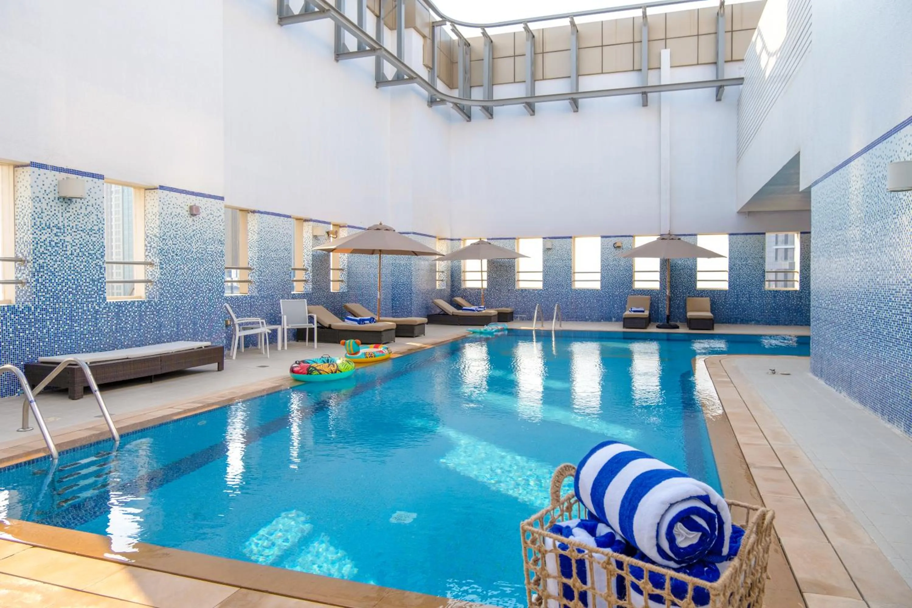 Swimming pool in Jannah Executive Hotel Apartments