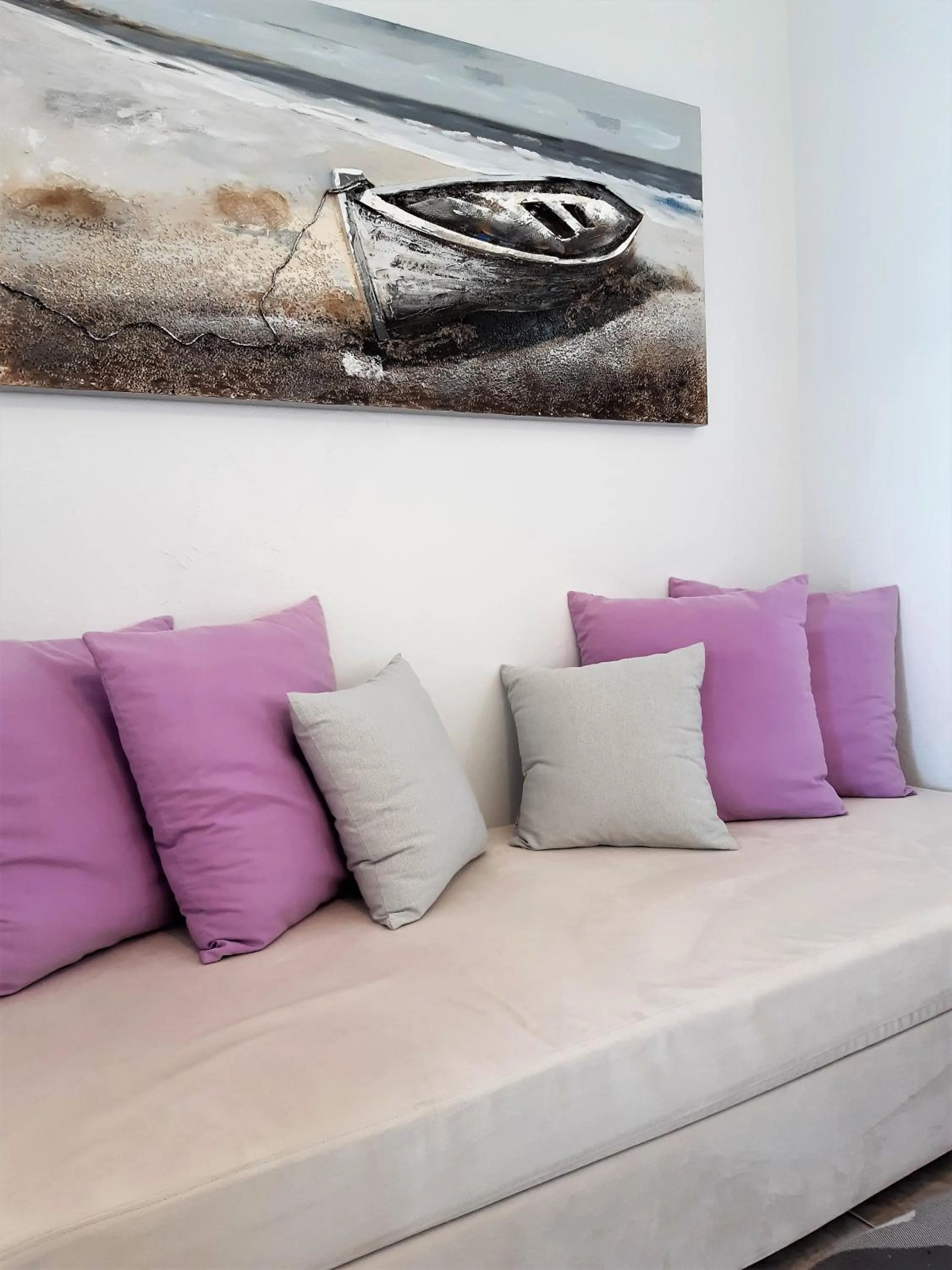 Seating area, Bed in Hotel Mylos